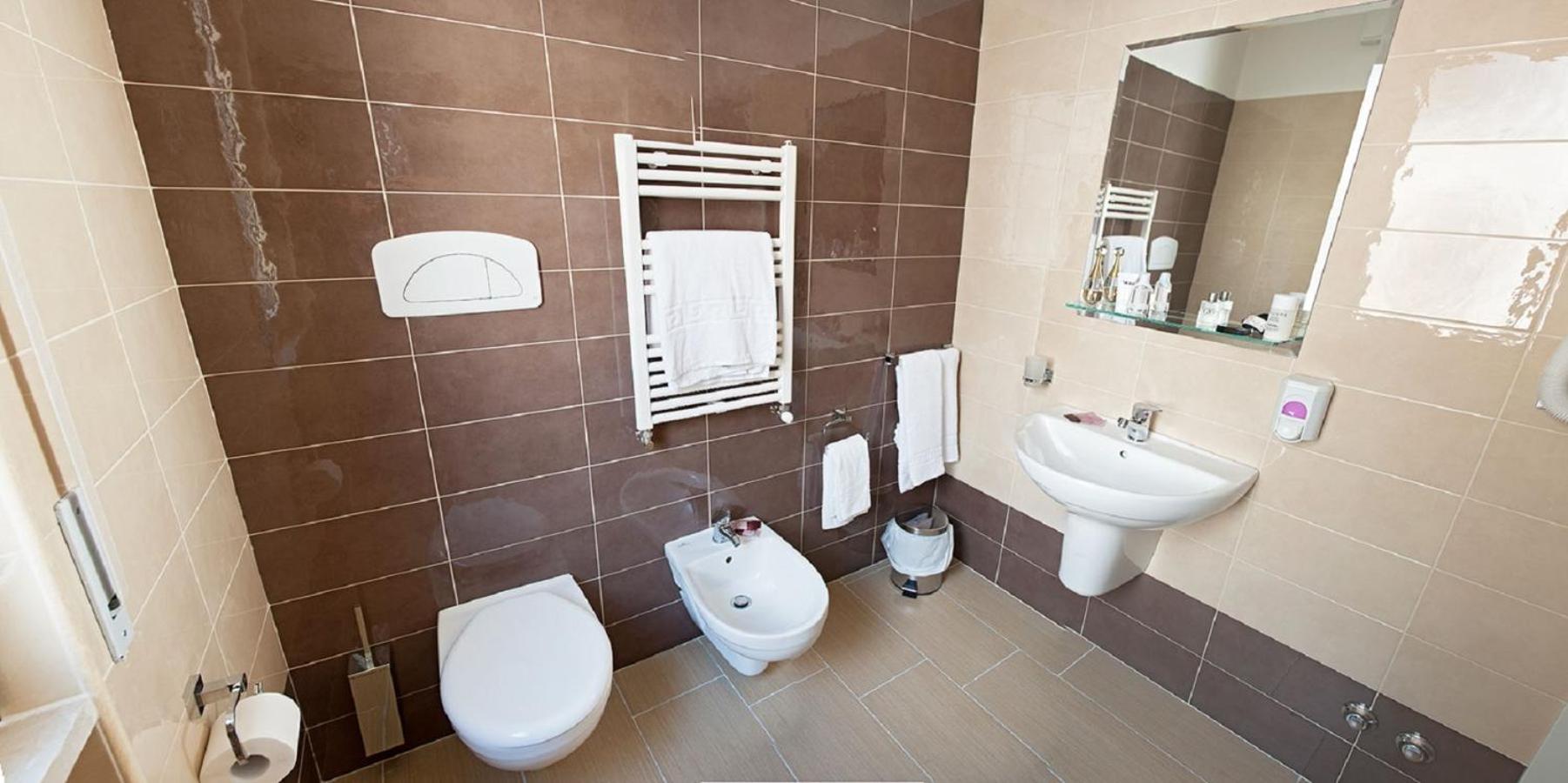 Superior Quadruple Room - Photo 23