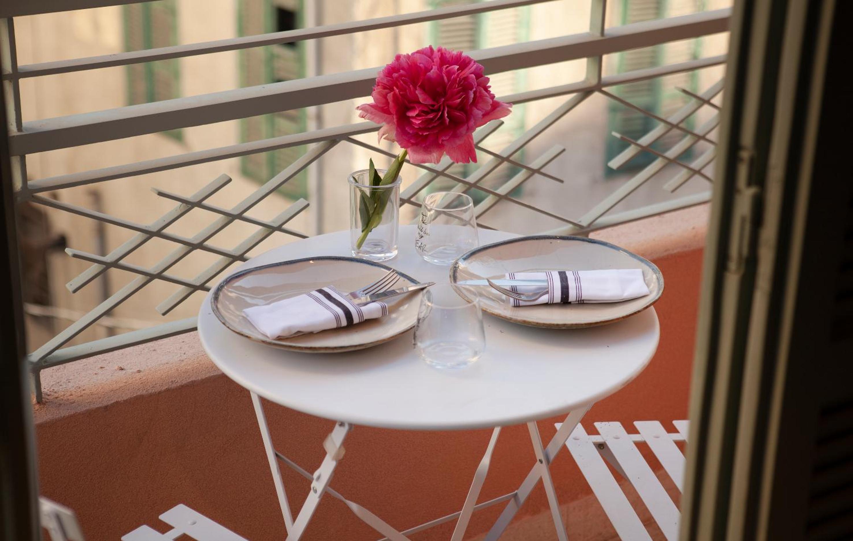 Deluxe Double Room with Balcony photo 3