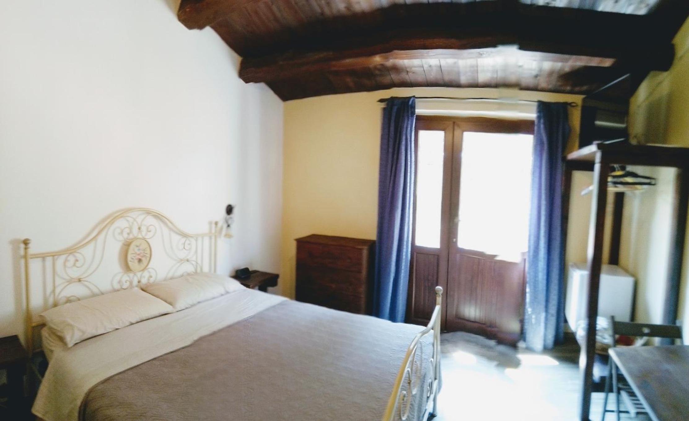 Deluxe Room (2 Adults + 1 Child) photo 1