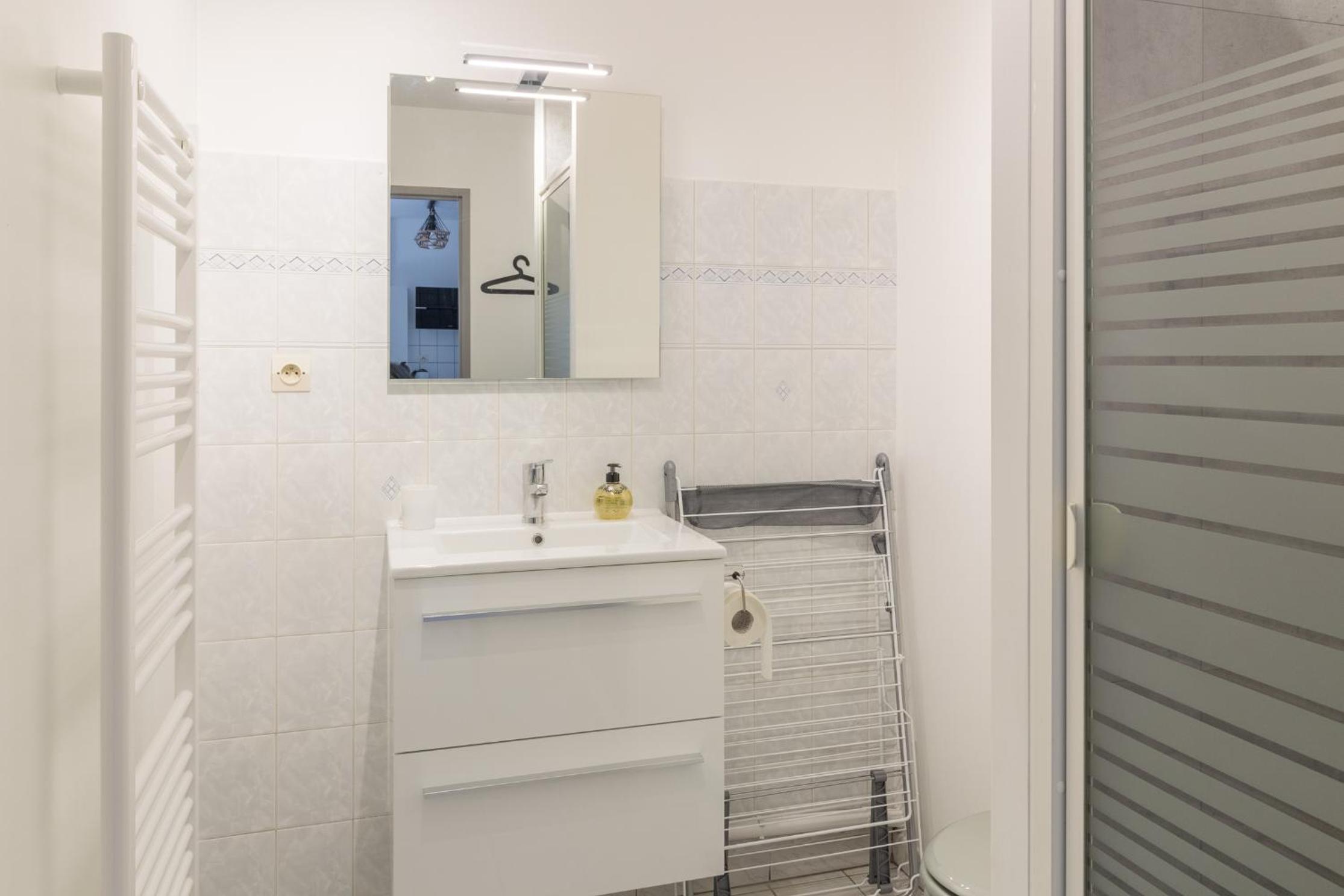 One-Bedroom Apartment - Photo 9