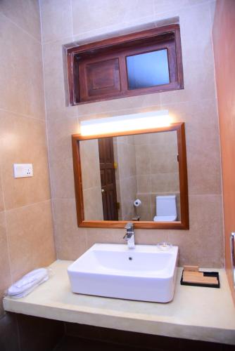 Deluxe Double Room with Balcony photo 2