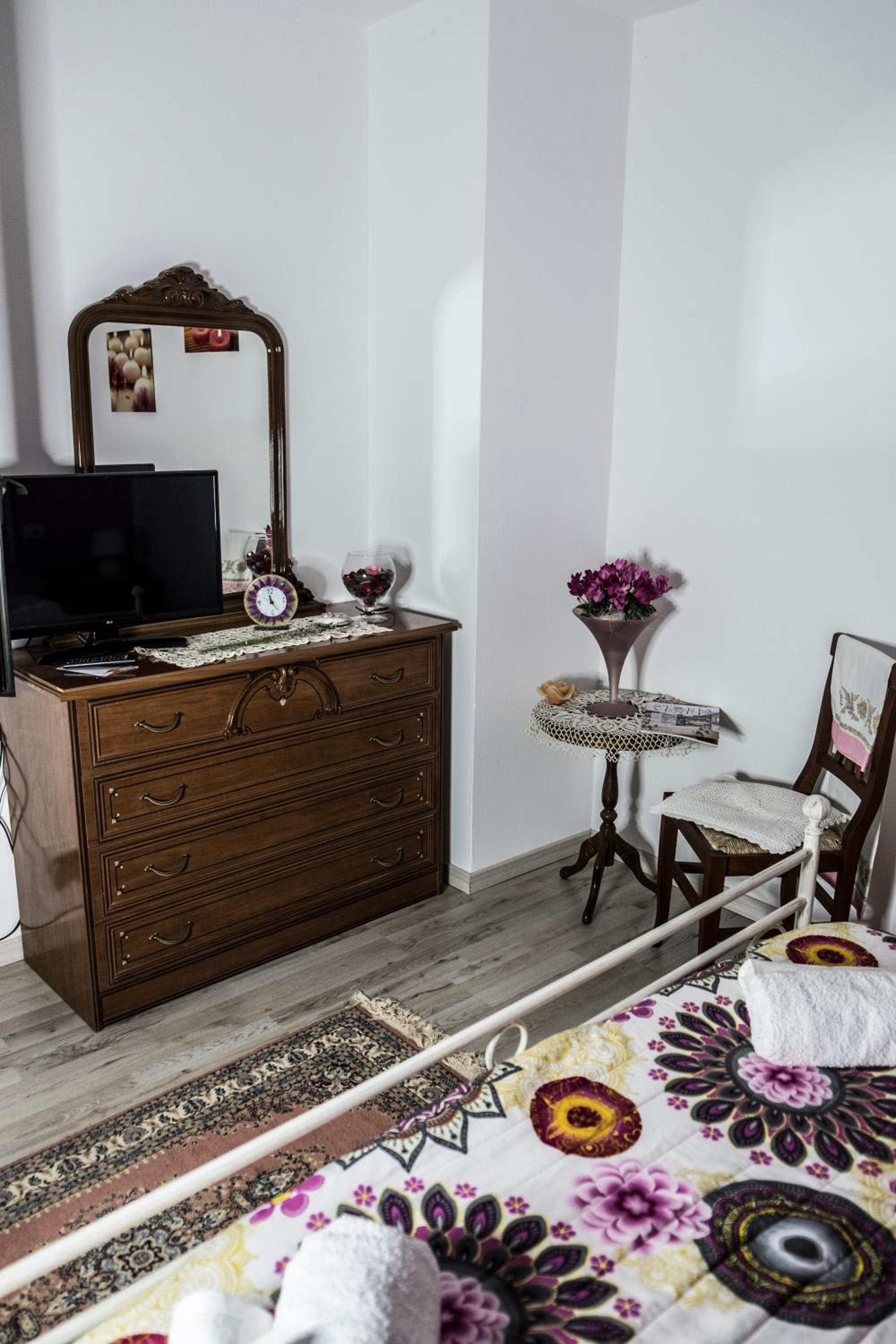 Double Room - Photo 3