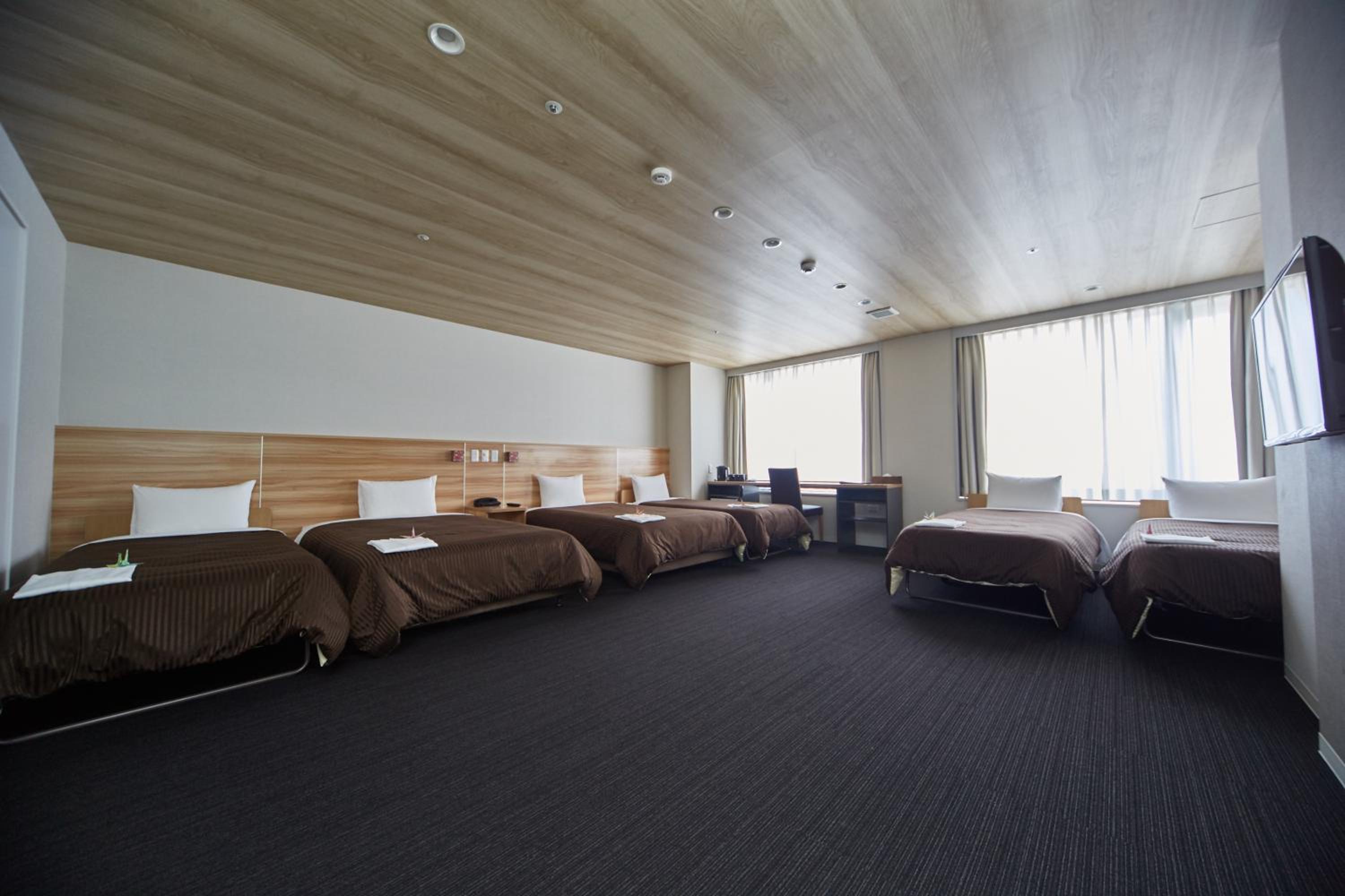 Family Room with Late Check-out 12:00PM (6 Adults)