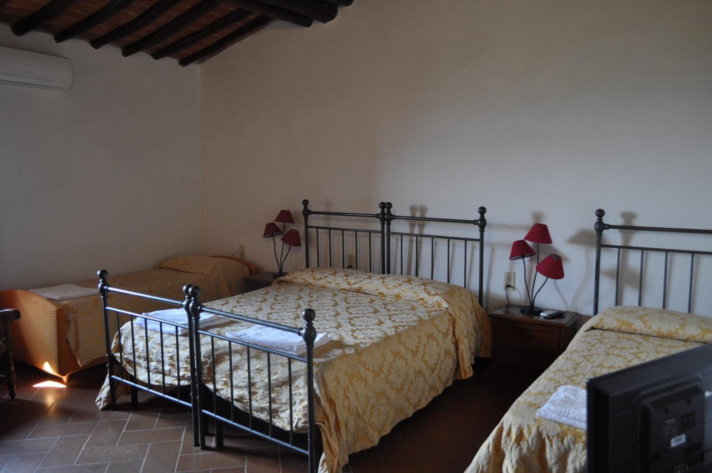 Quadruple Room With Bathroom photo 2