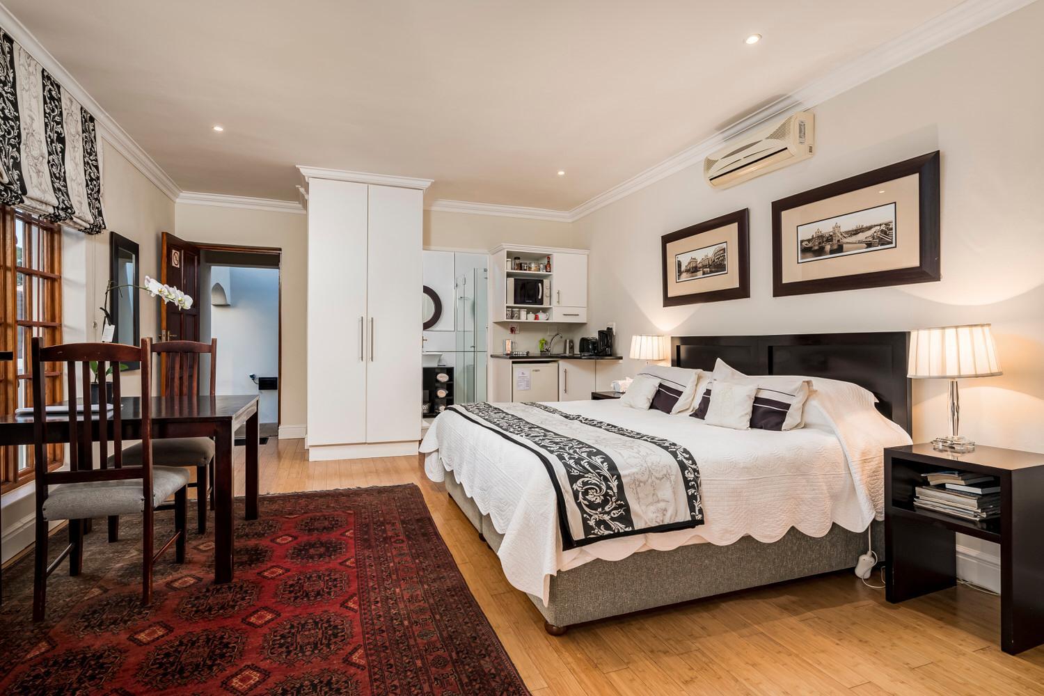 Deluxe King Room - Photo 1