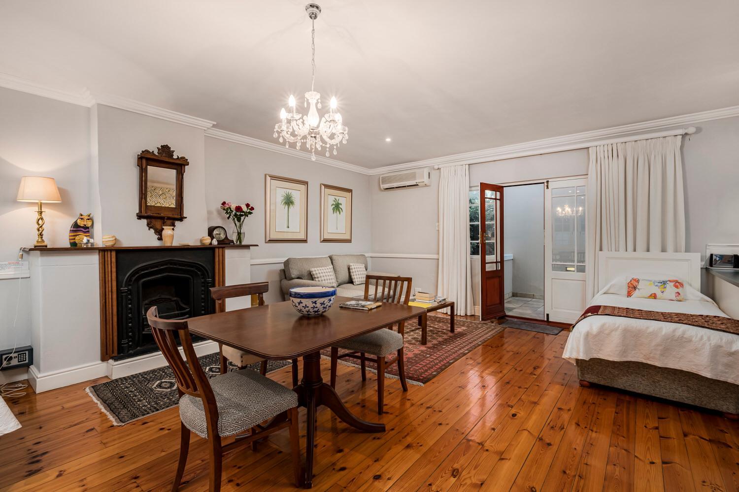 Family Suite with Balcony - Photo 3