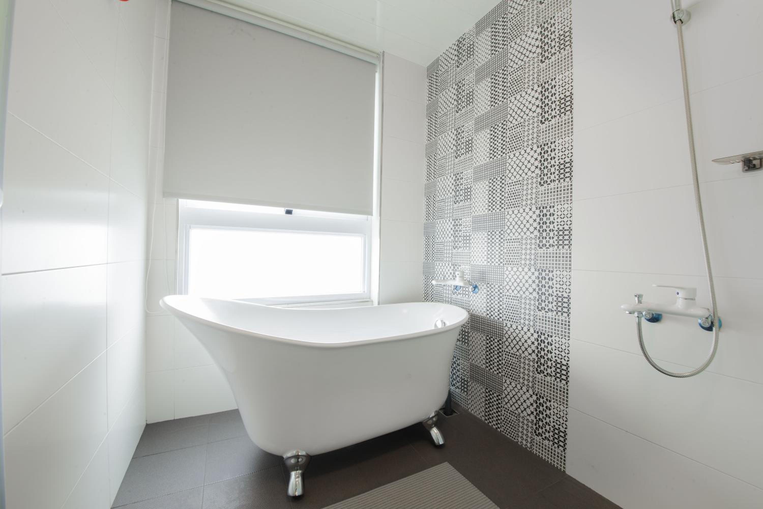 Quadruple Room with Bath photo 3