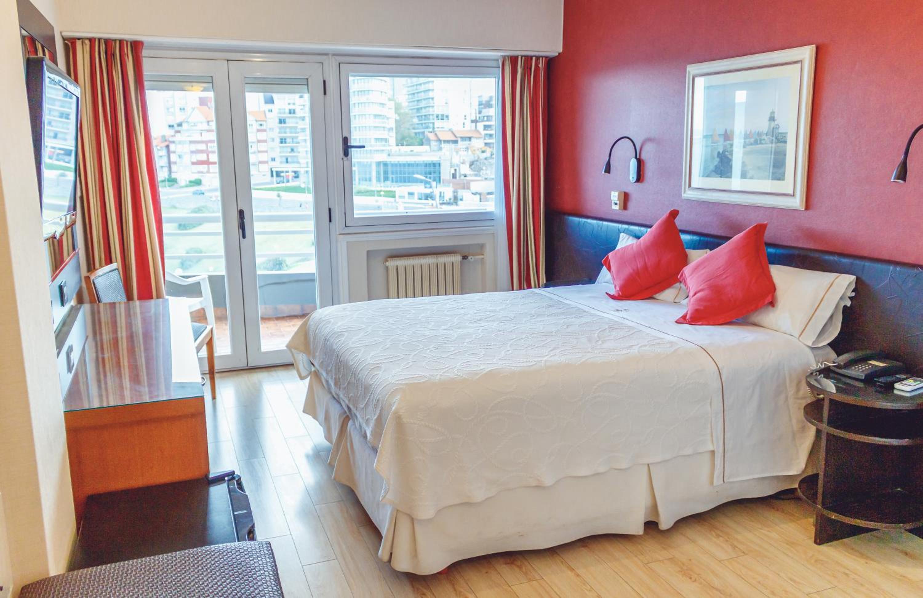 Double or Twin Room with Sea View photo 3