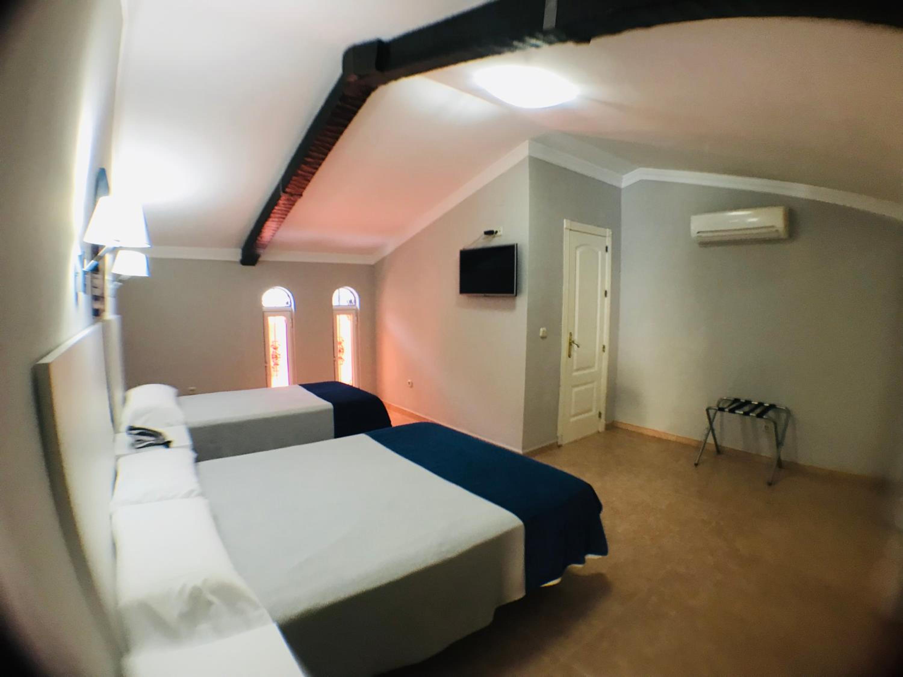  Economy Double room without windows - Photo 2