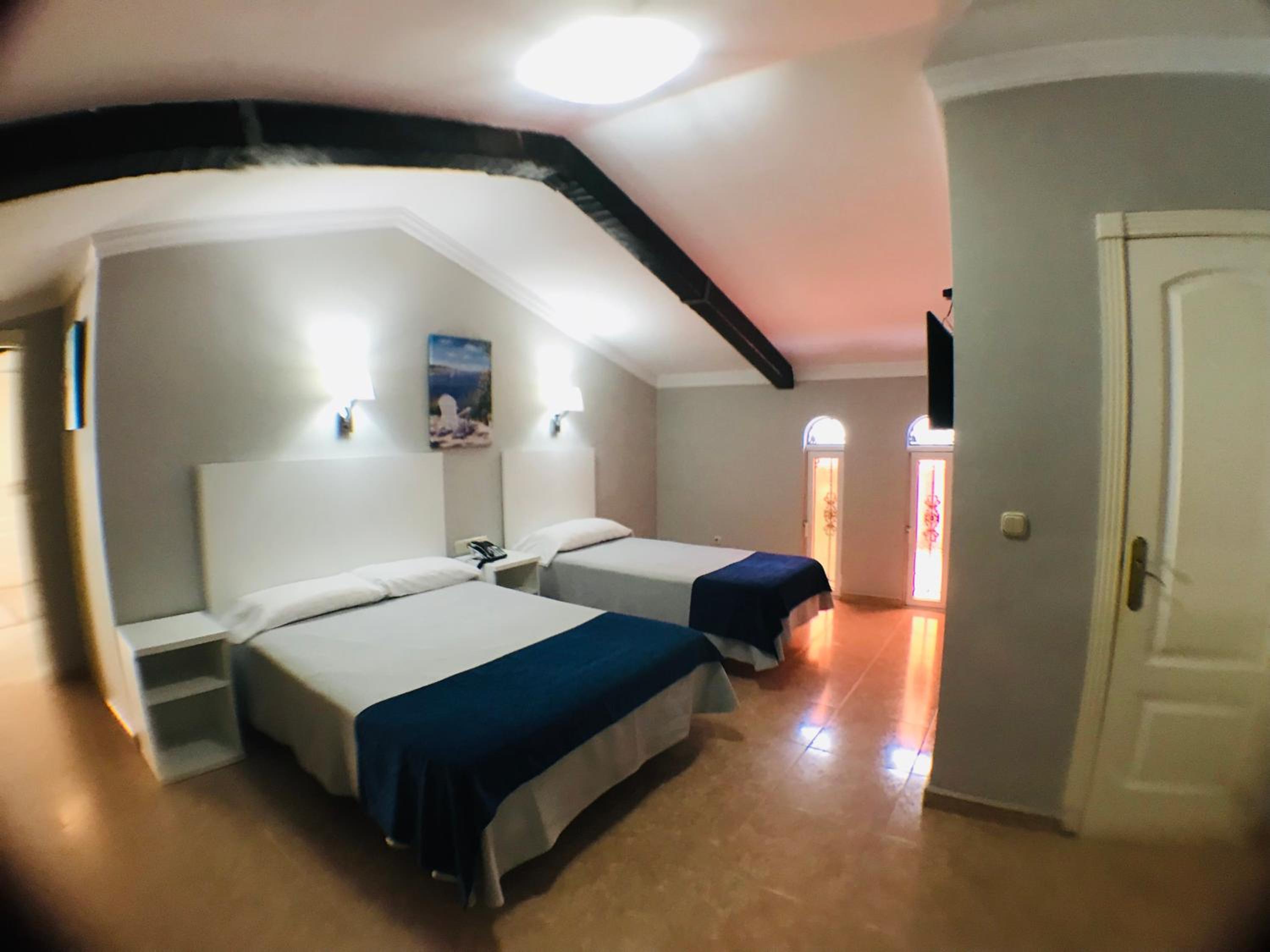  Economy Double room without windows - Photo 1