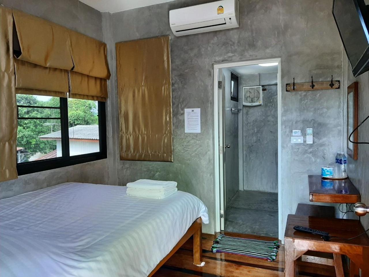 Standard Double Room - Photo 14