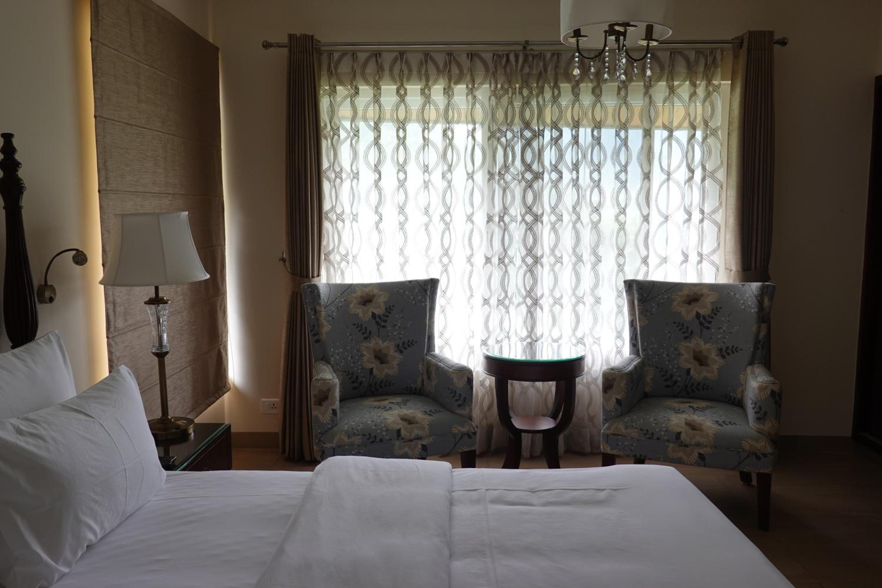 Deluxe Suite with Valley View and Private Sitting Area - Photo 5