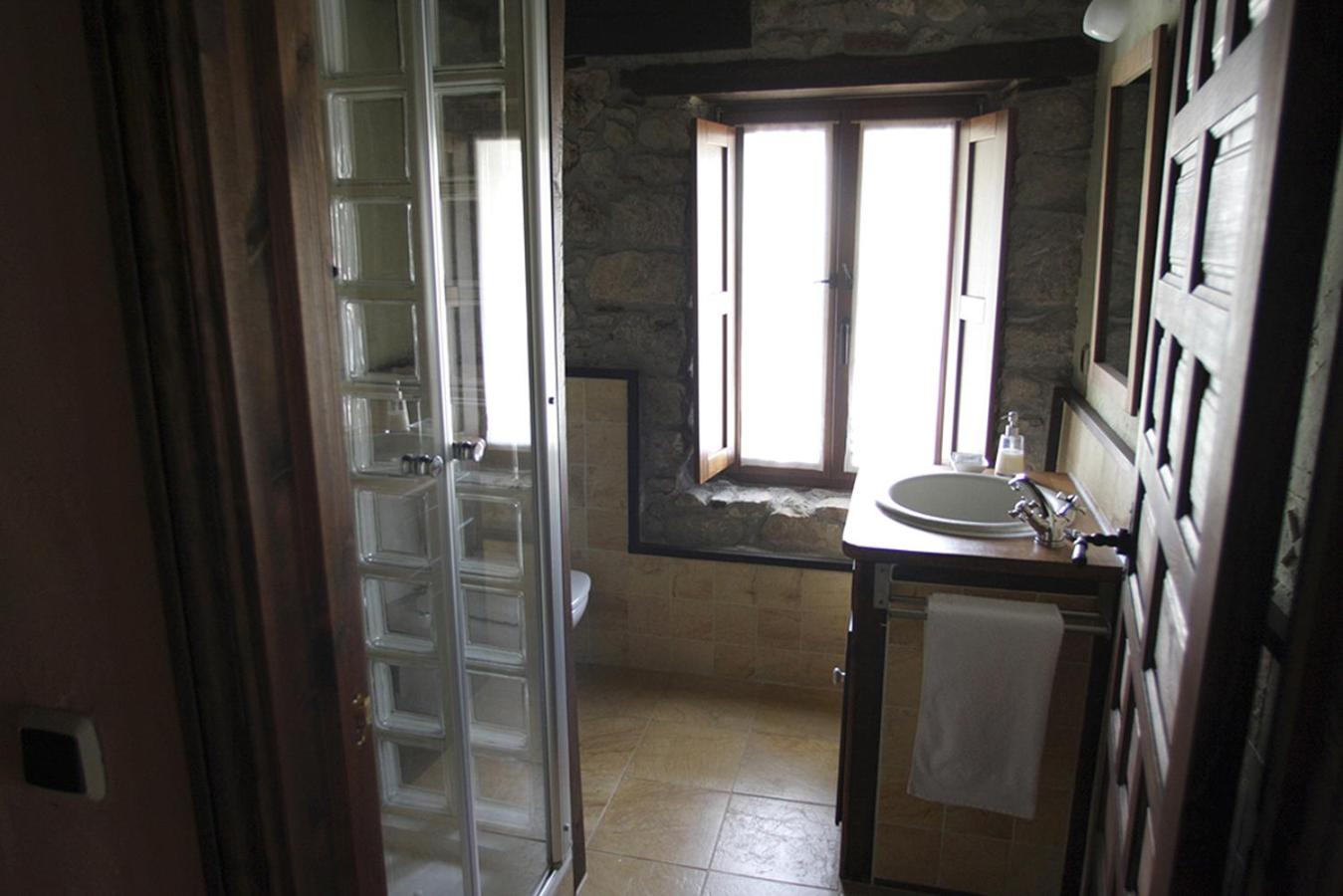 Double Room with Balcony - Photo 2