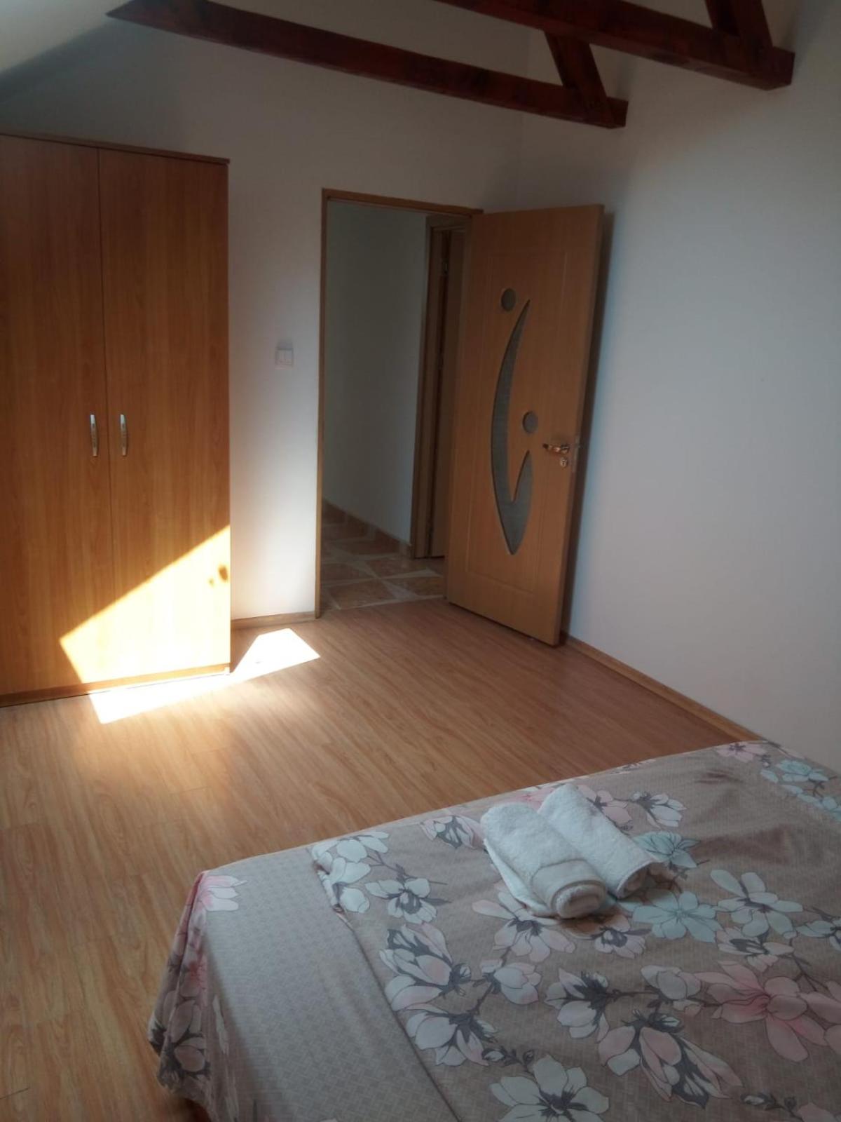 Studio with Balcony - Photo 4