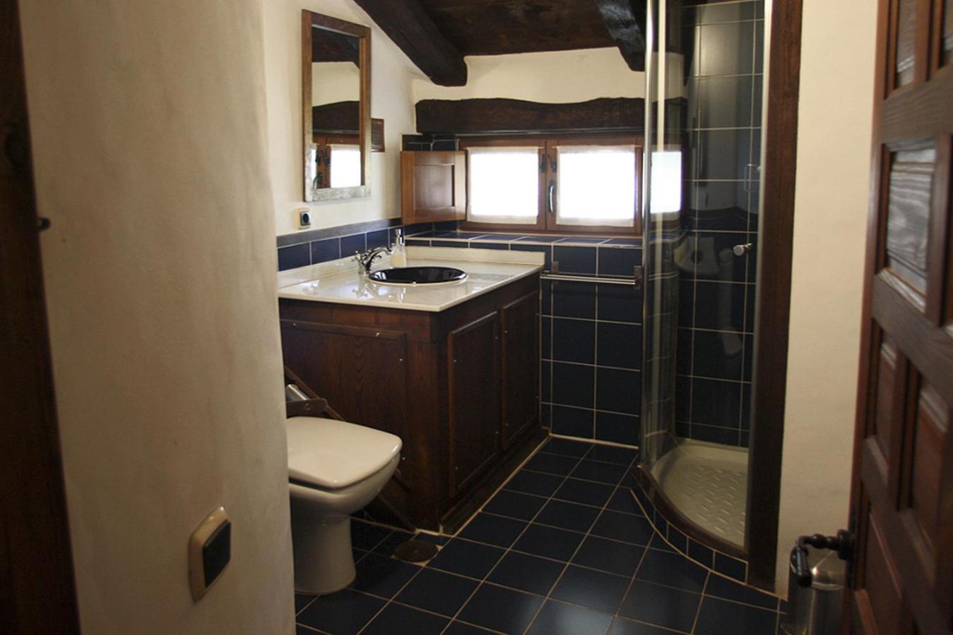 Double Room with Spa Bath - Photo 11