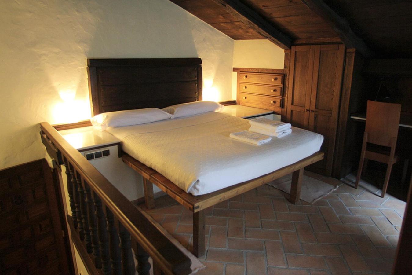 Double Room with Spa Bath - Photo 3