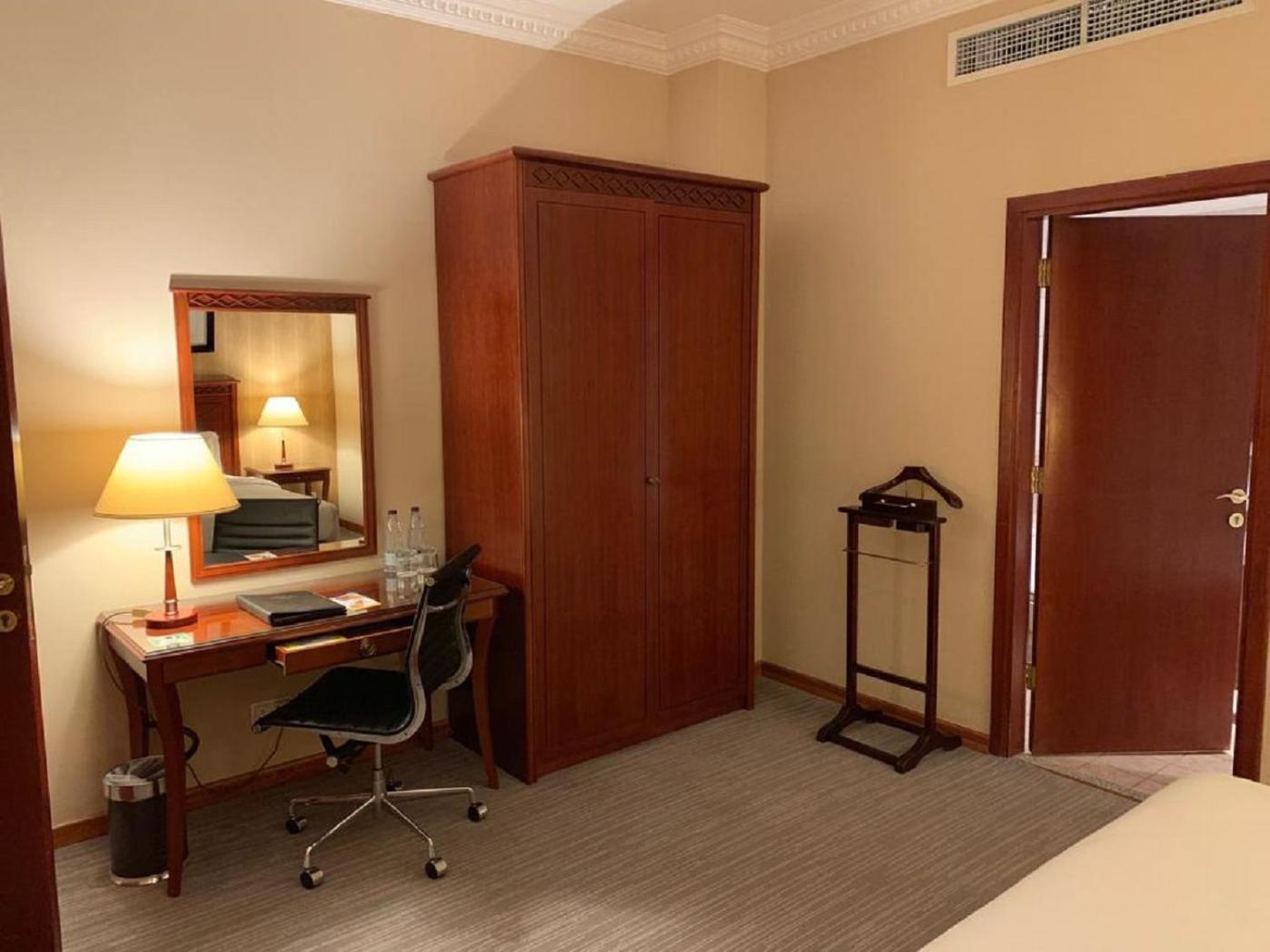 King Jacuzzi Suite - Photo 2