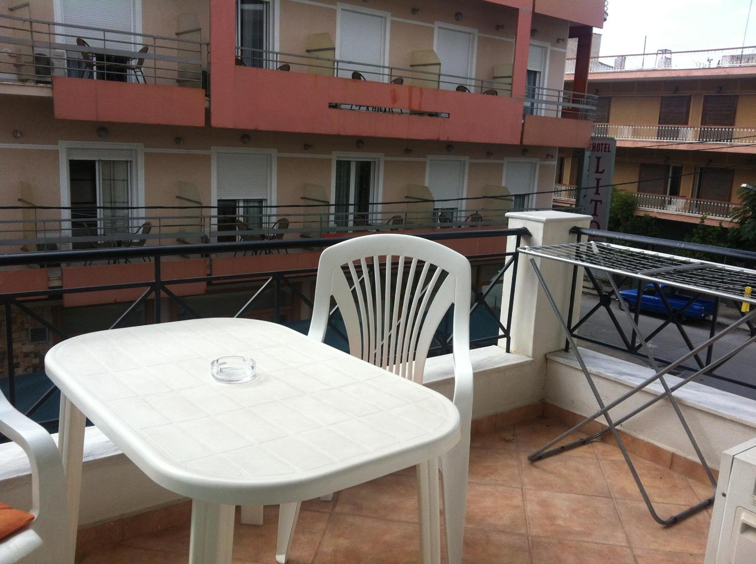 Studio with Balcony - Photo 17