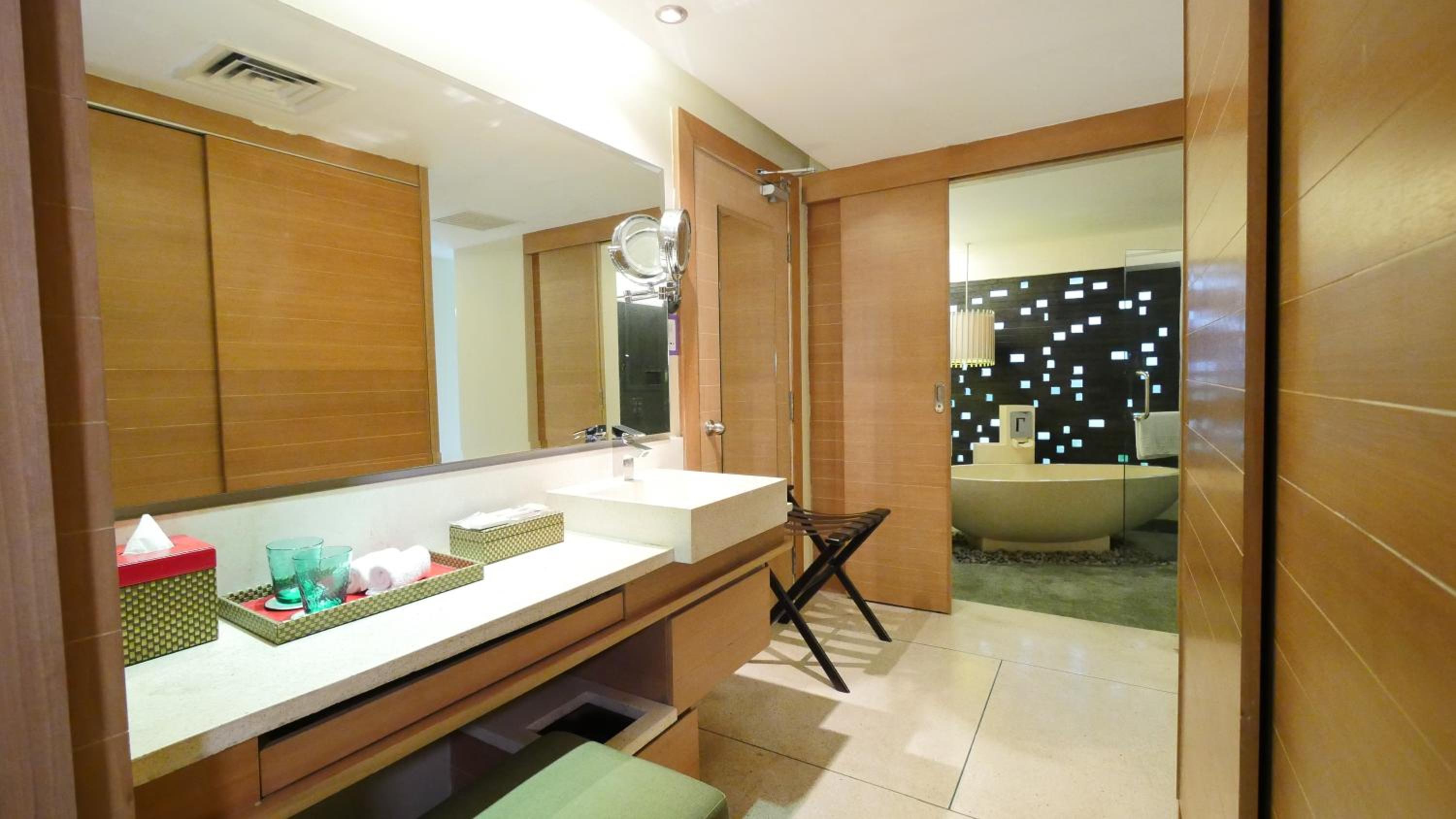 Superior King Room - Photo 3