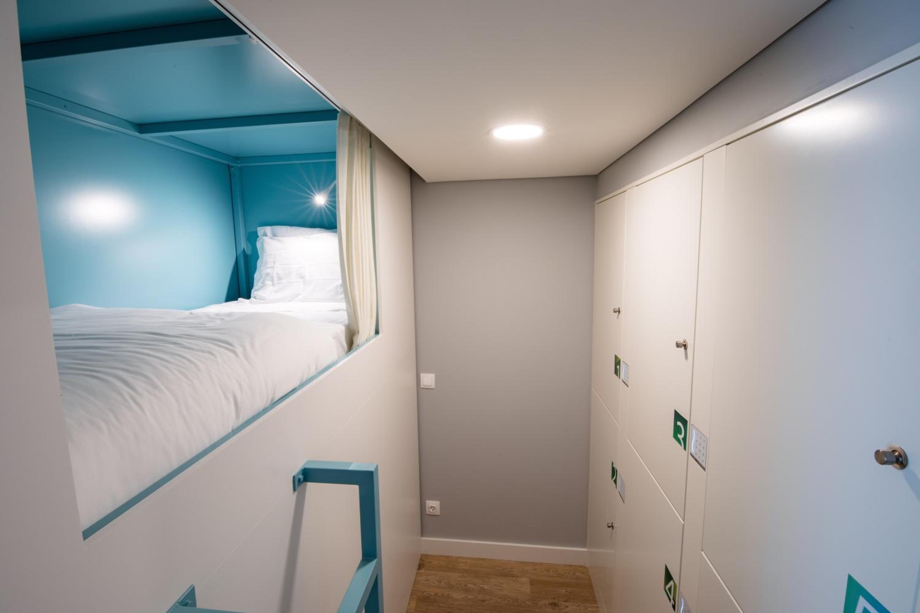 Bed in 6-Bed Female Dormitory Room photo 2