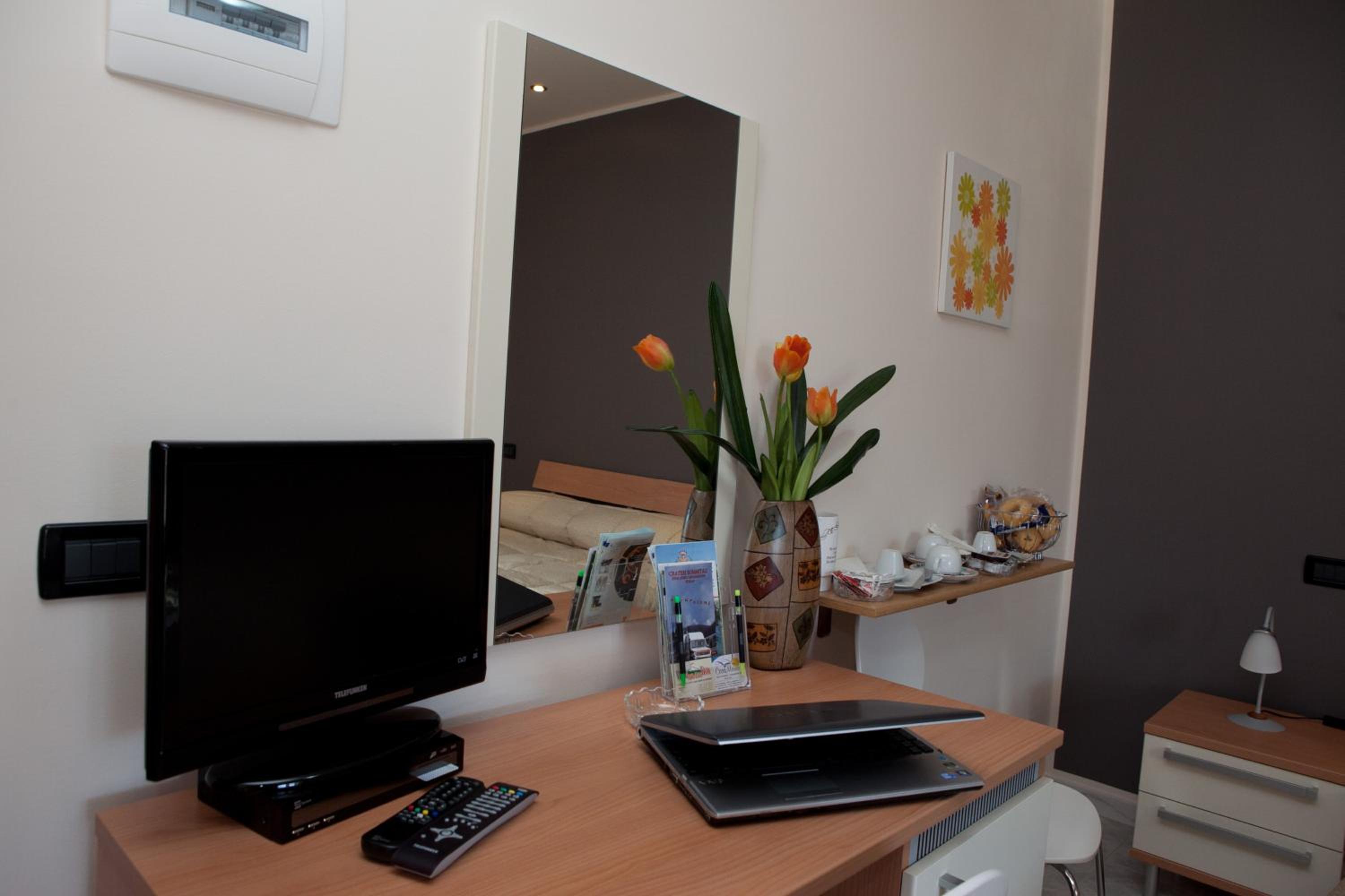 Deluxe Double or Twin Room with Pool View photo 1