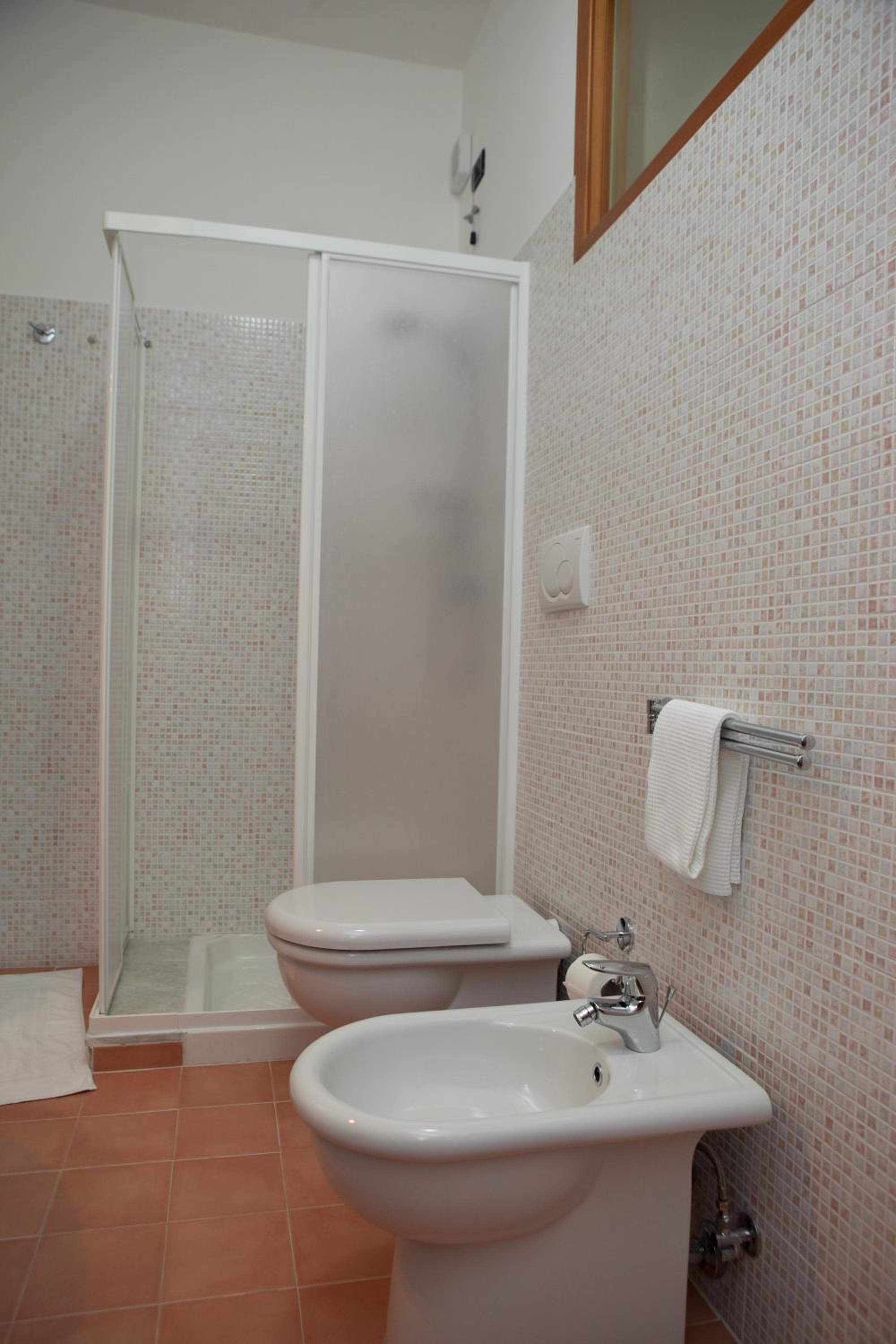Double or Twin Room with Extra Bed photo 3