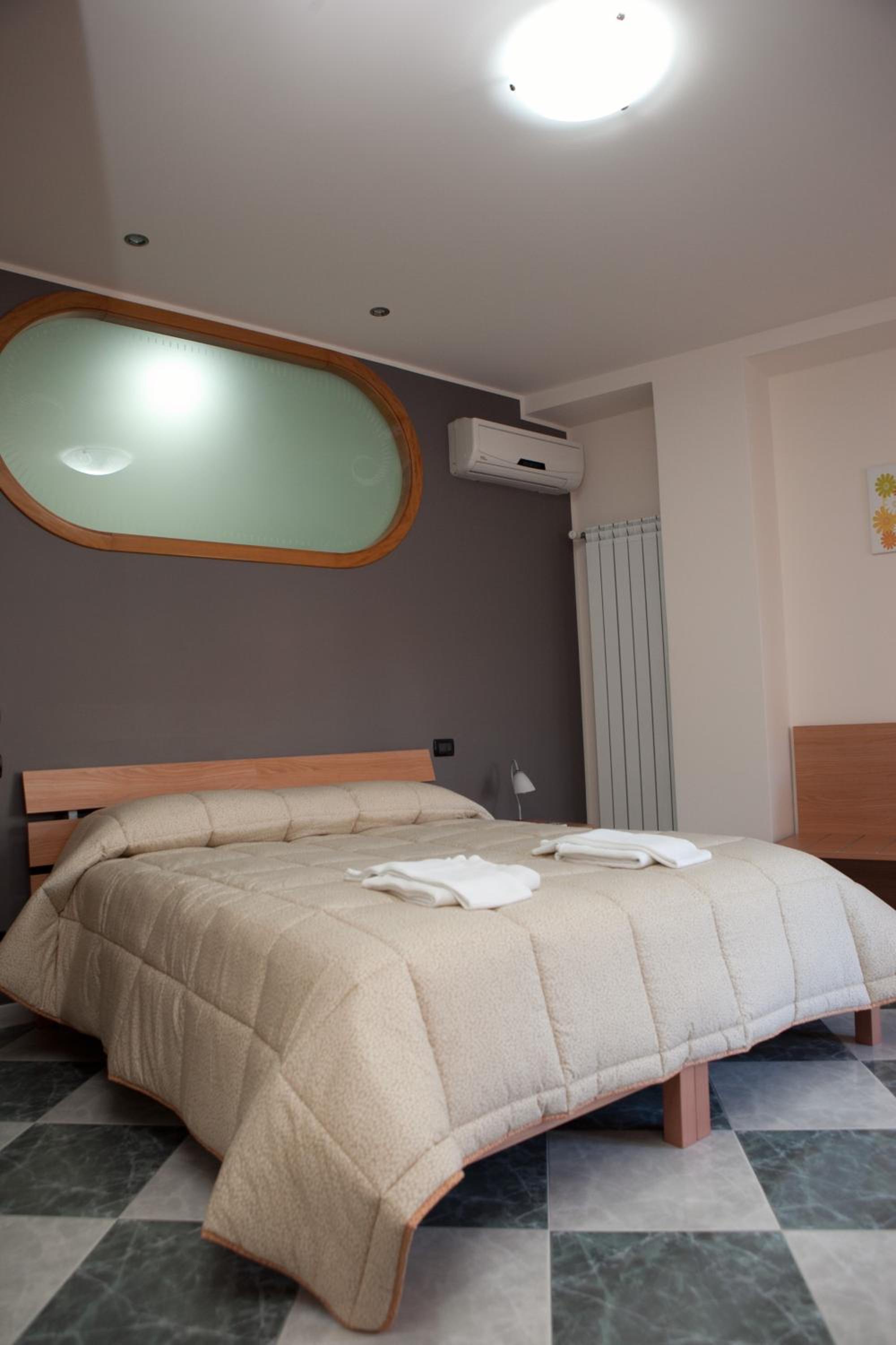Double Room with Balcony (3 Adults) photo 2