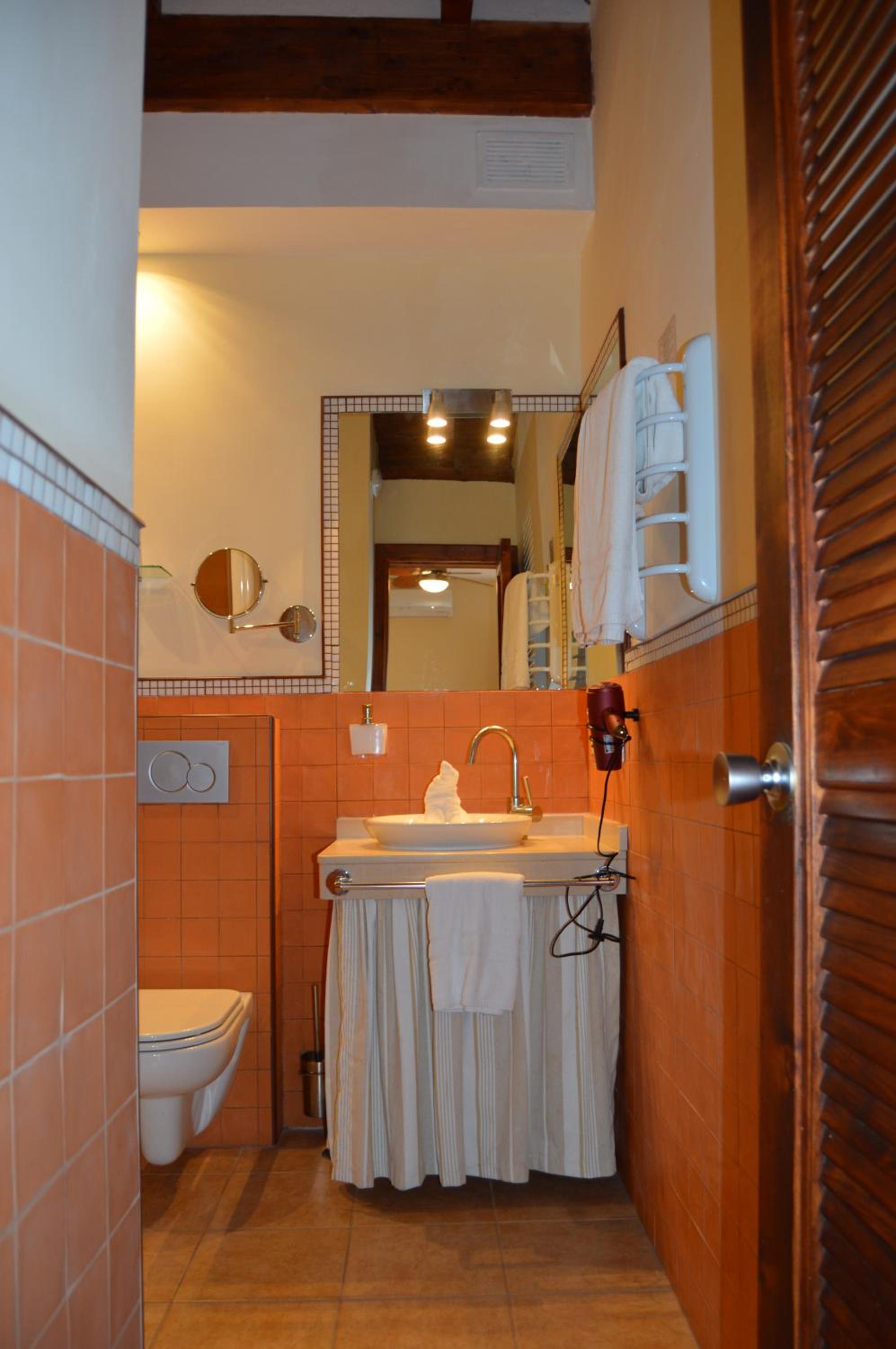 Double or Twin Room - Top Floor photo 2