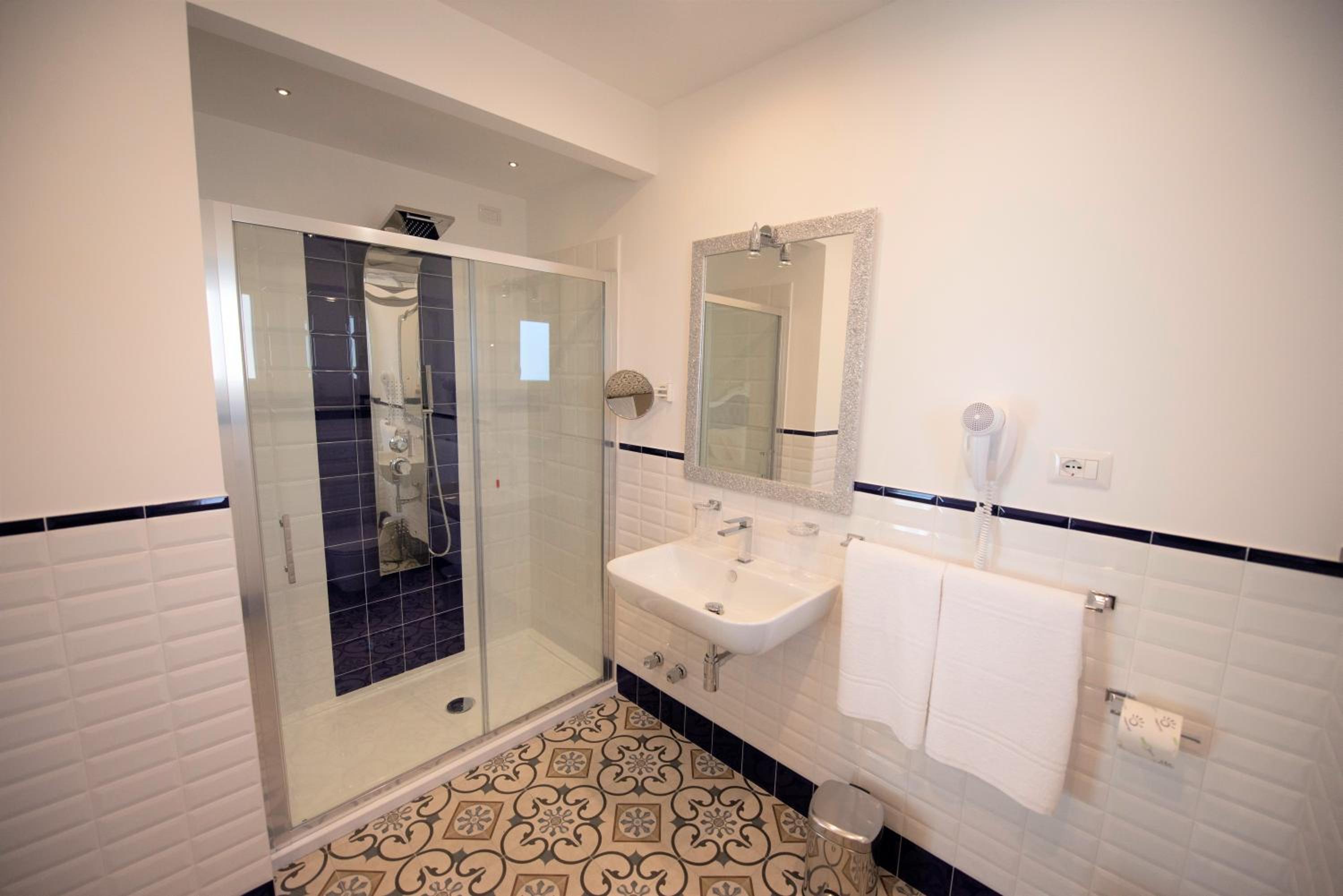 Deluxe Triple Room photo 3