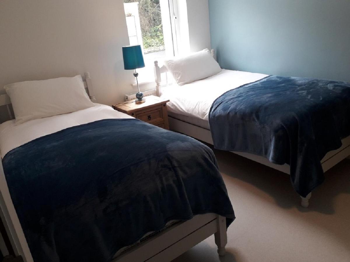 Twin Room with Private Bathroom - Photo 3