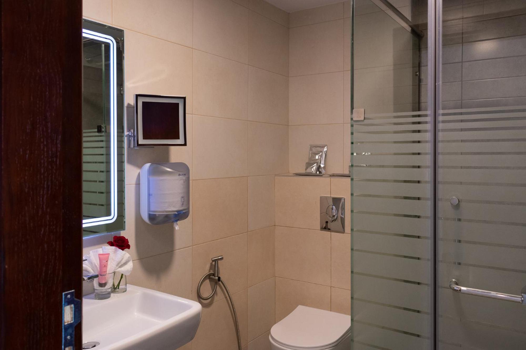 Standard Double or Twin Room - Photo 16