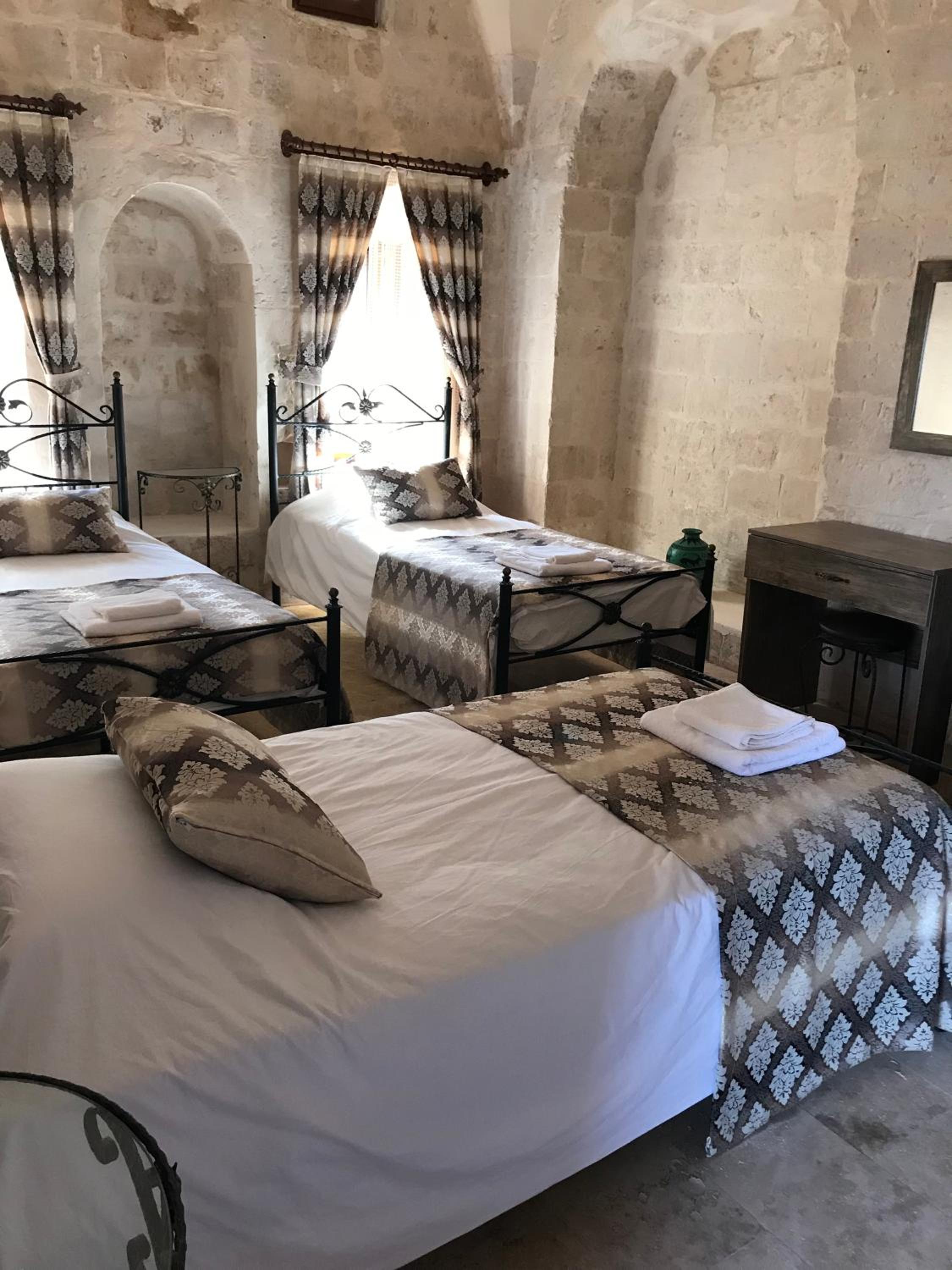 Deluxe Triple Room photo 2