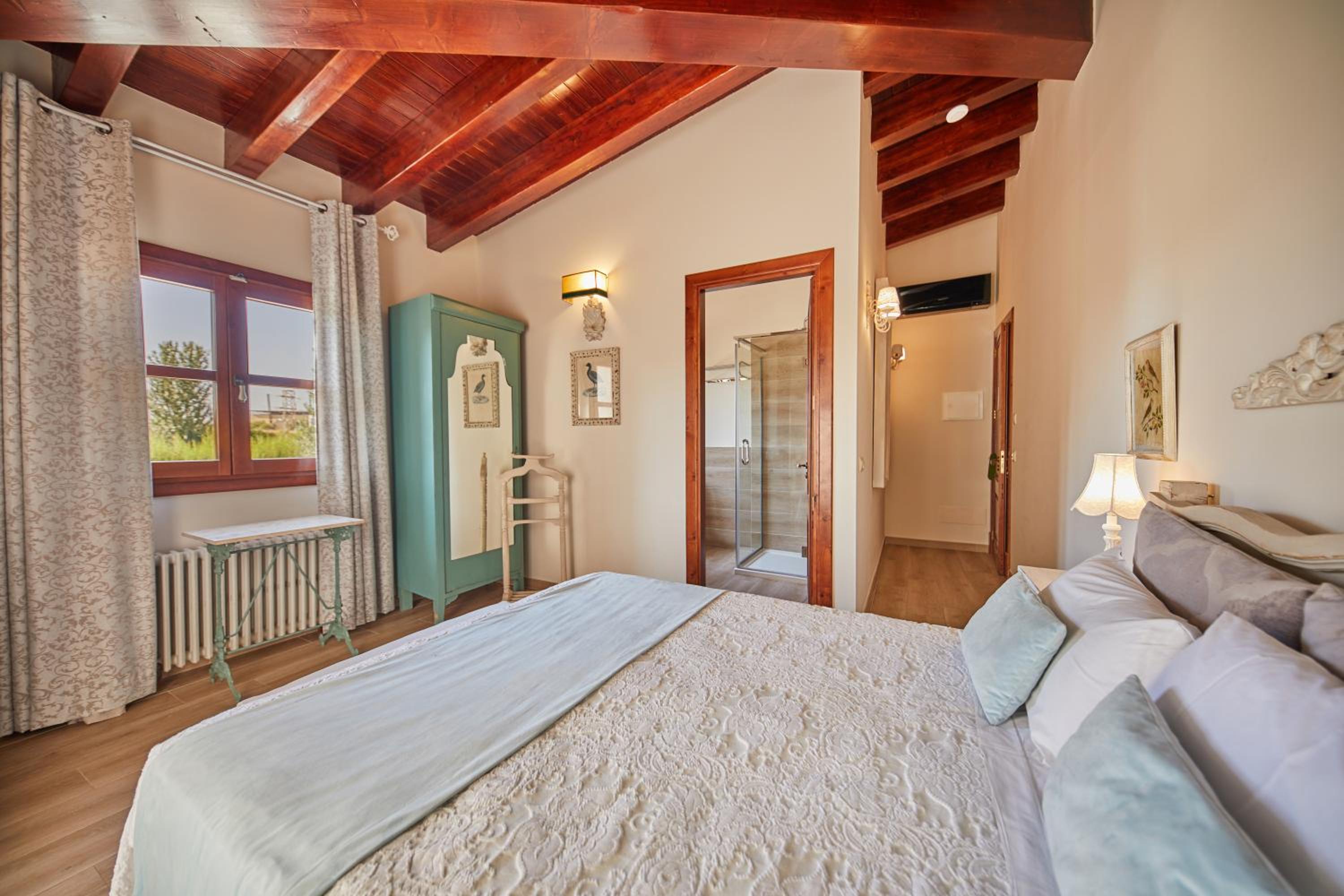 Deluxe Double Room with Balcony photo 2