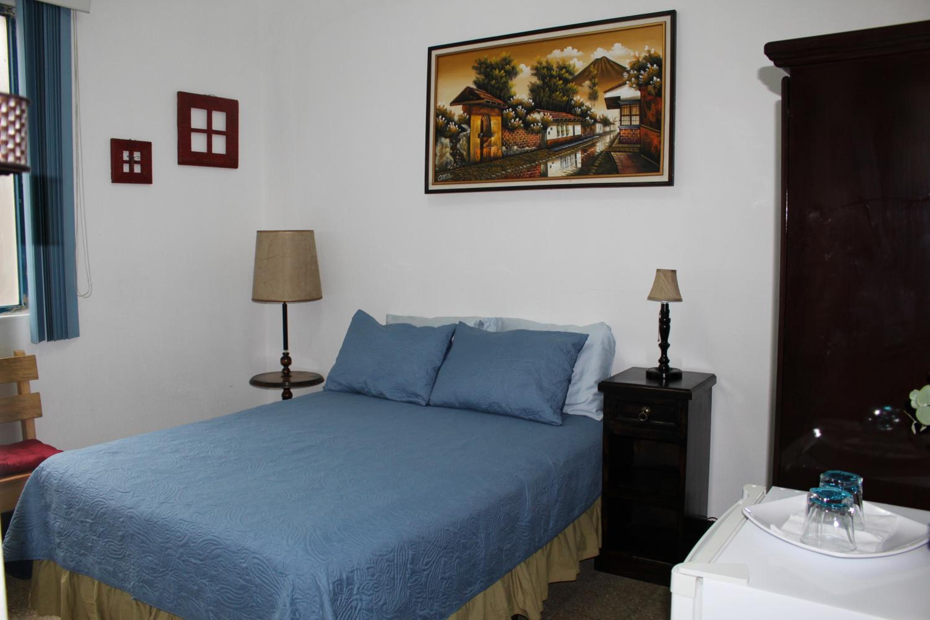 Double Room with Shared Bathroom photo 3