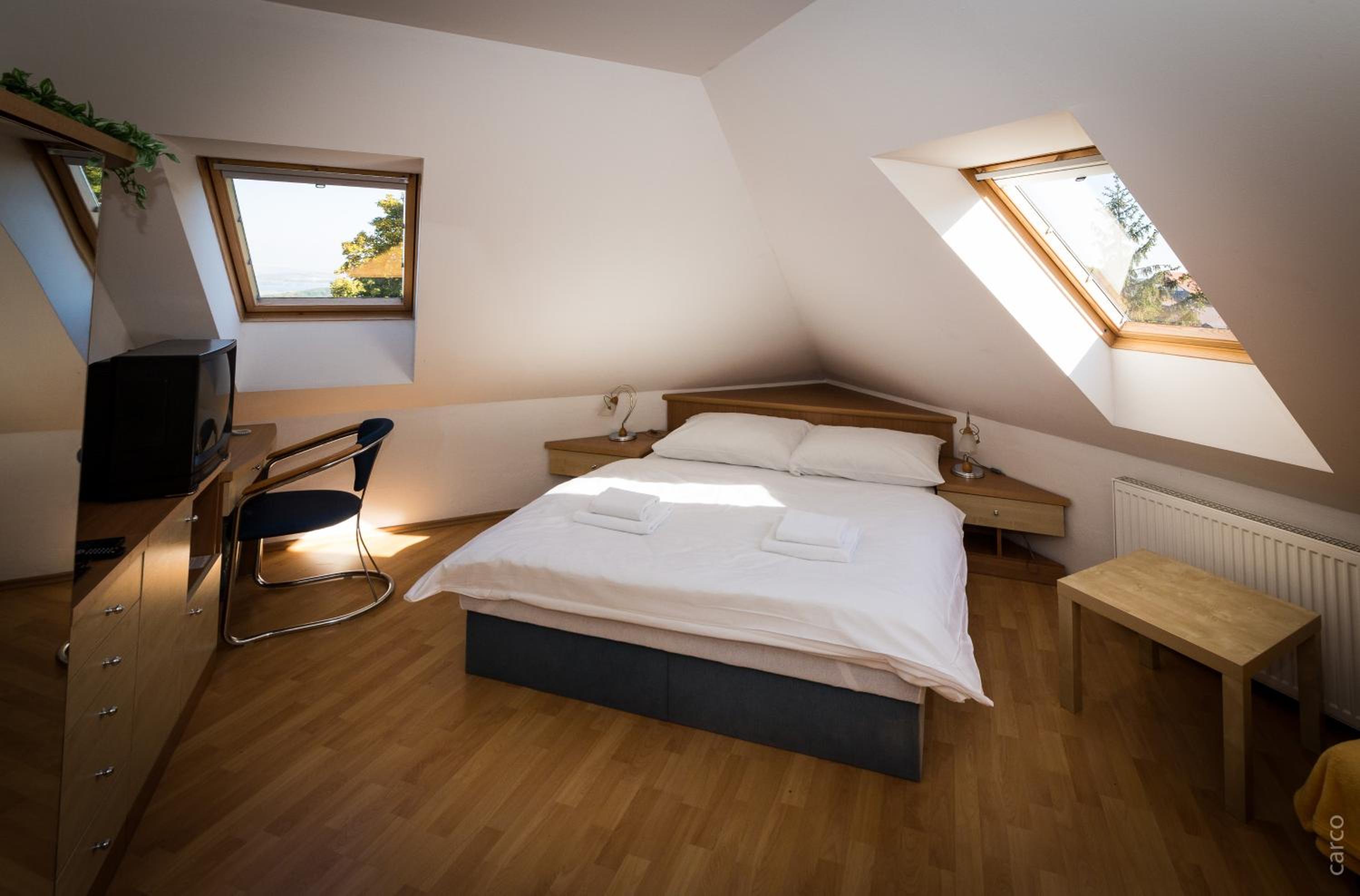 Double Room - Attic photo 3