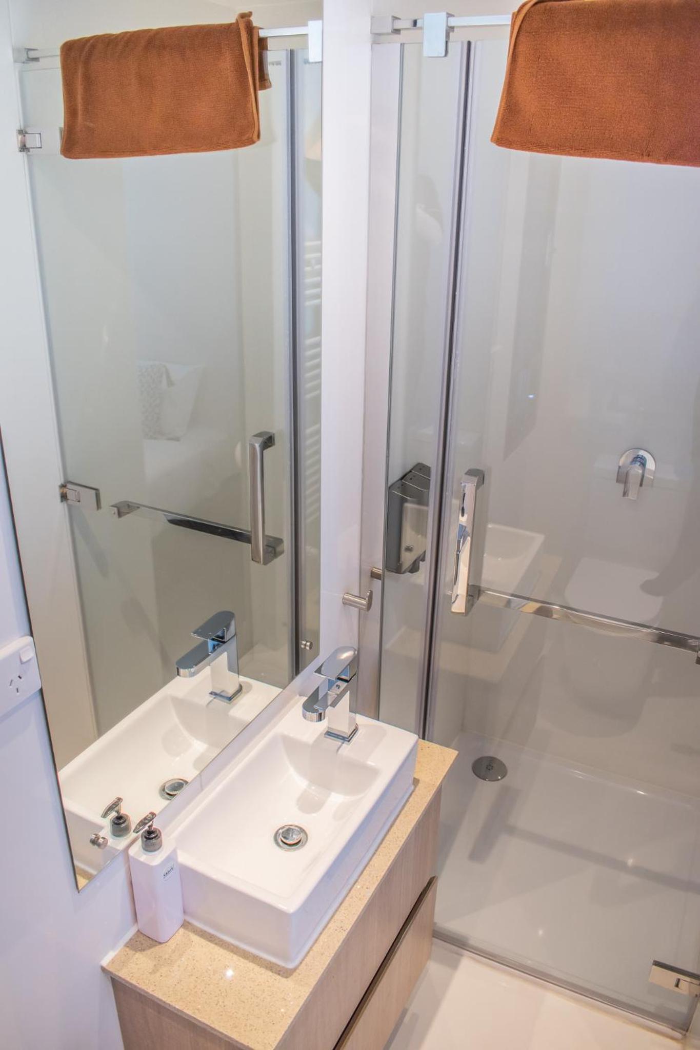 Double or Twin Room with Private Bathroom photo 2