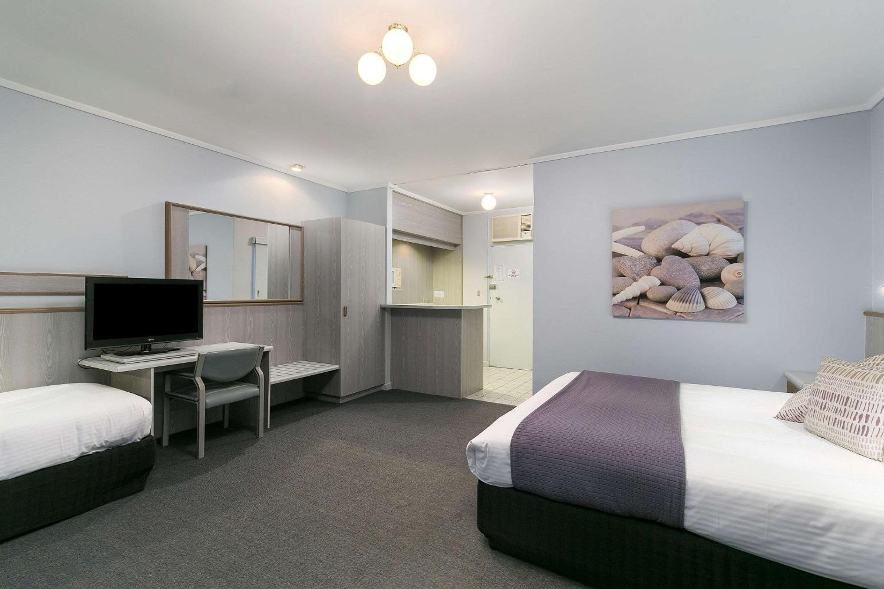 Executive King Suite - Photo 4