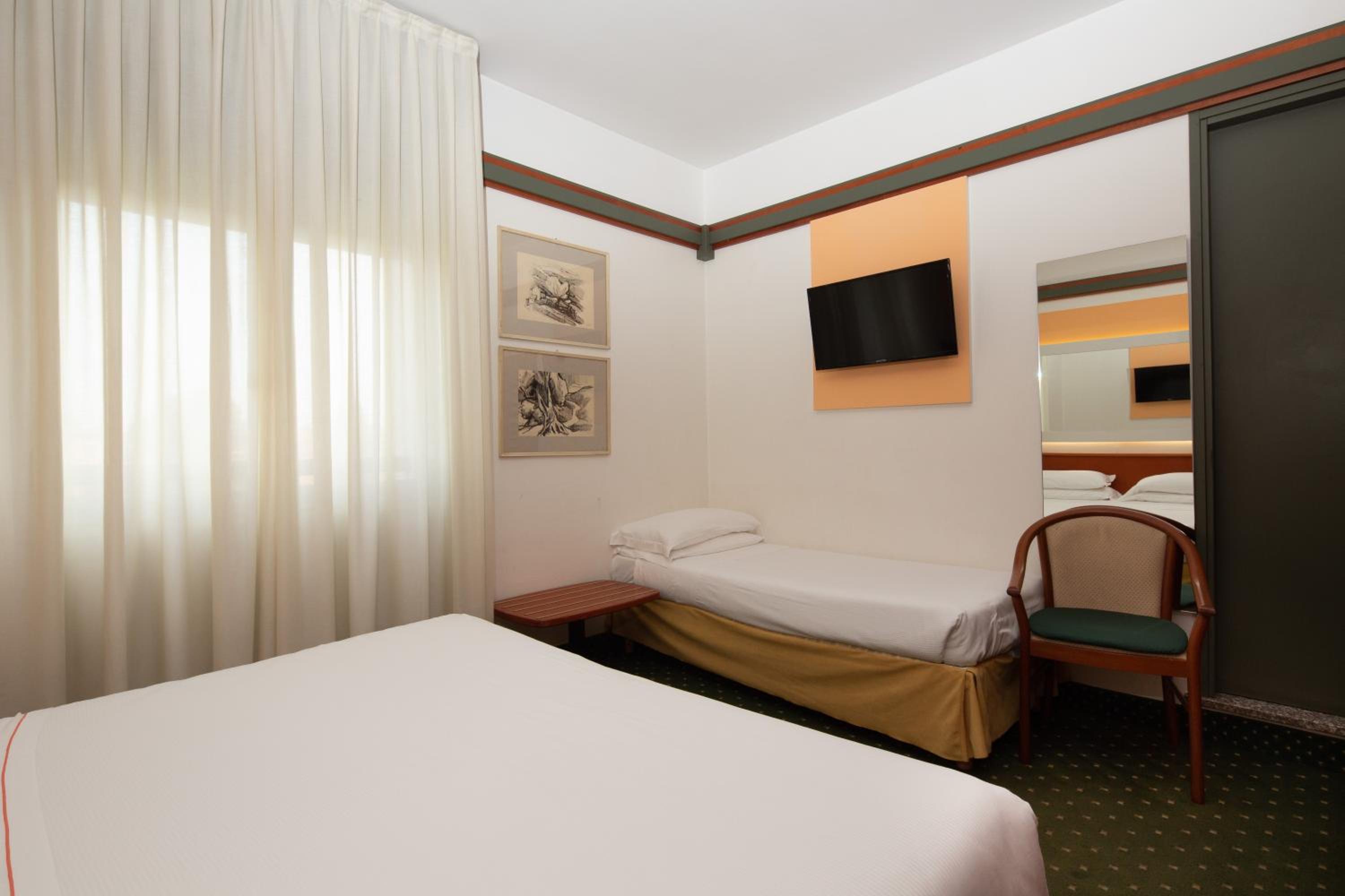 Classic Triple Room - Photo 6