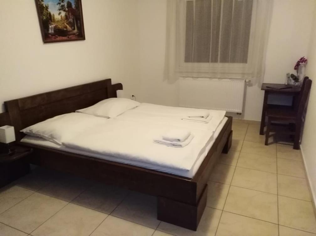 Double Room - Photo 2
