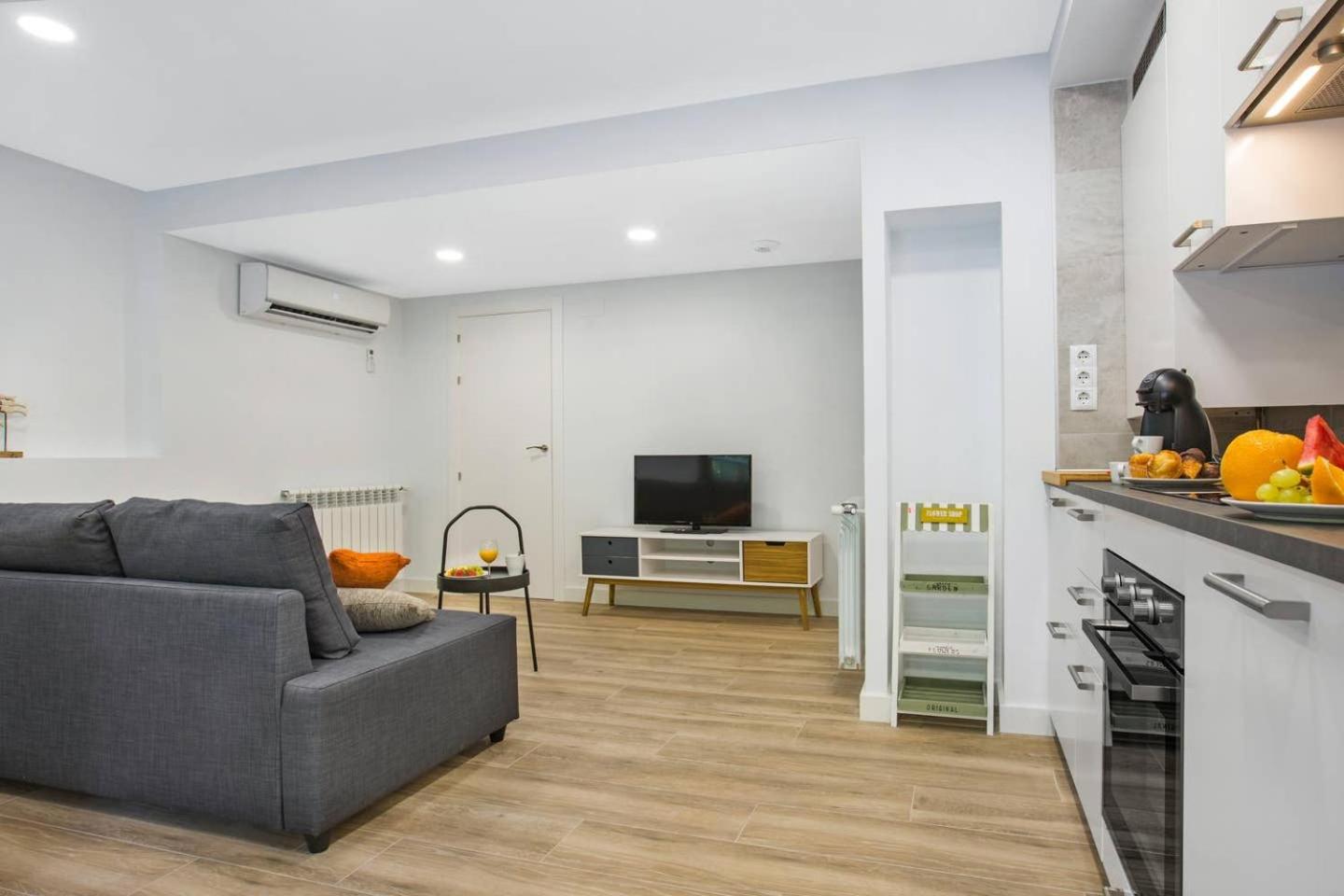 Apartment With Balcony photo 3