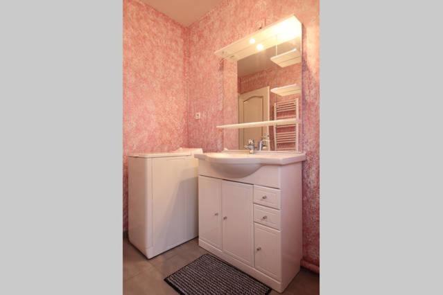 Two-Bedroom Townhouse - Photo 2