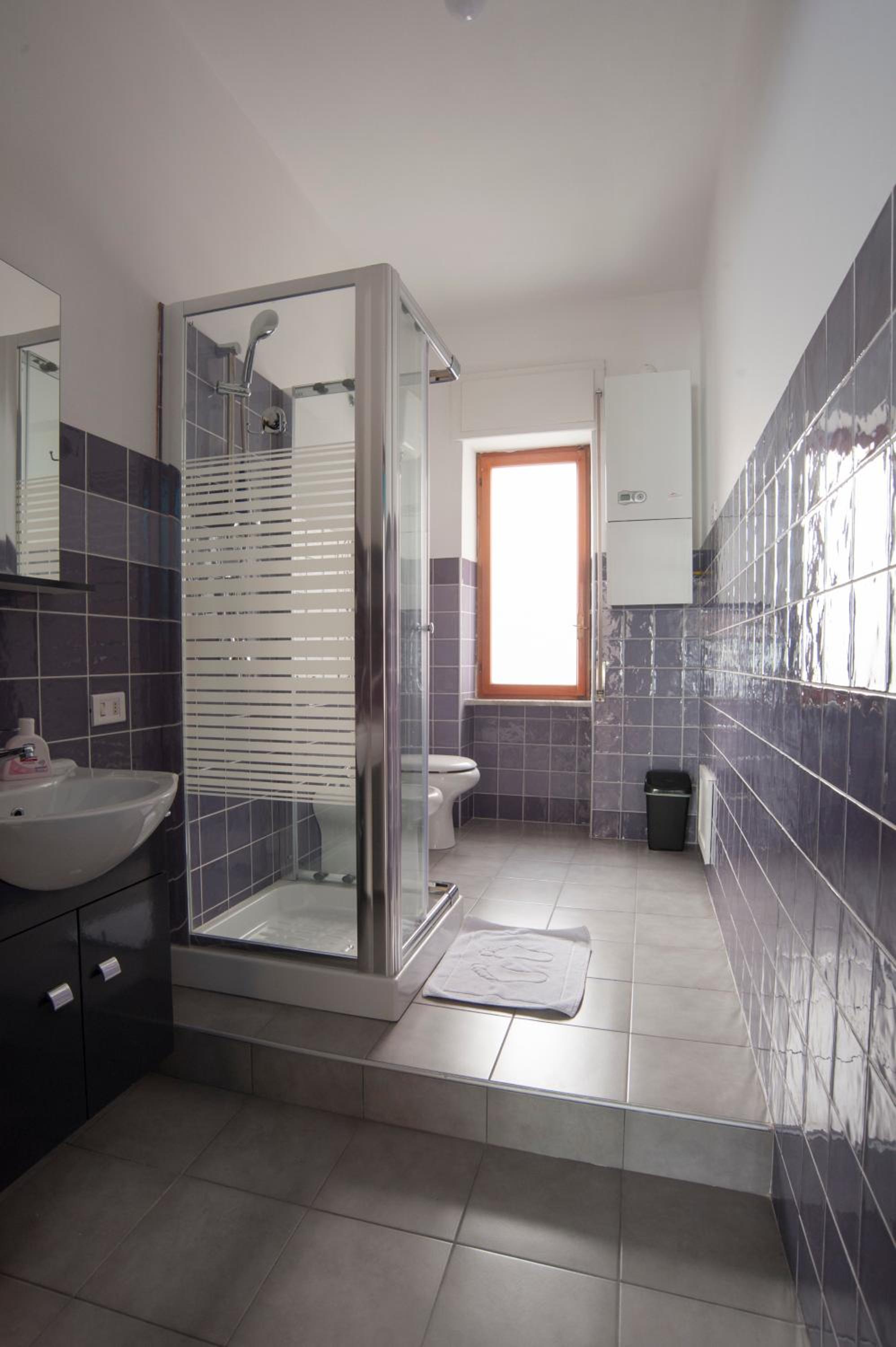 Budget Twin Room - Photo 10
