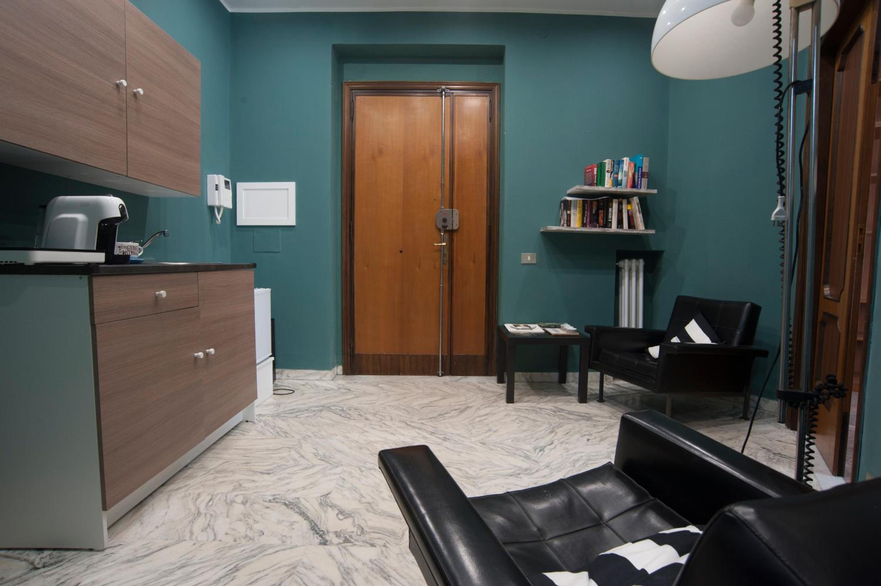 Budget Twin Room - Photo 9