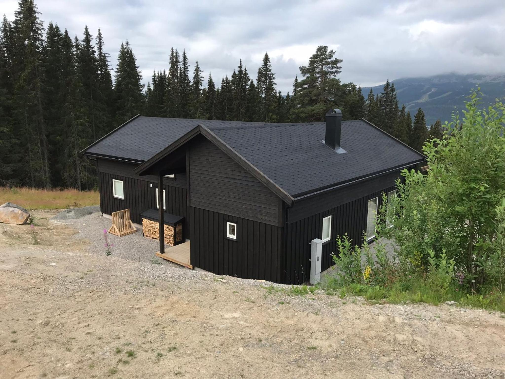 Five-Bedroom House - Photo 29