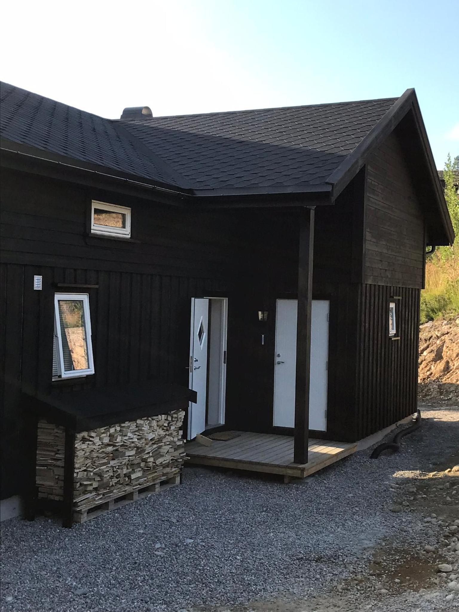 Five-Bedroom House - Photo 26