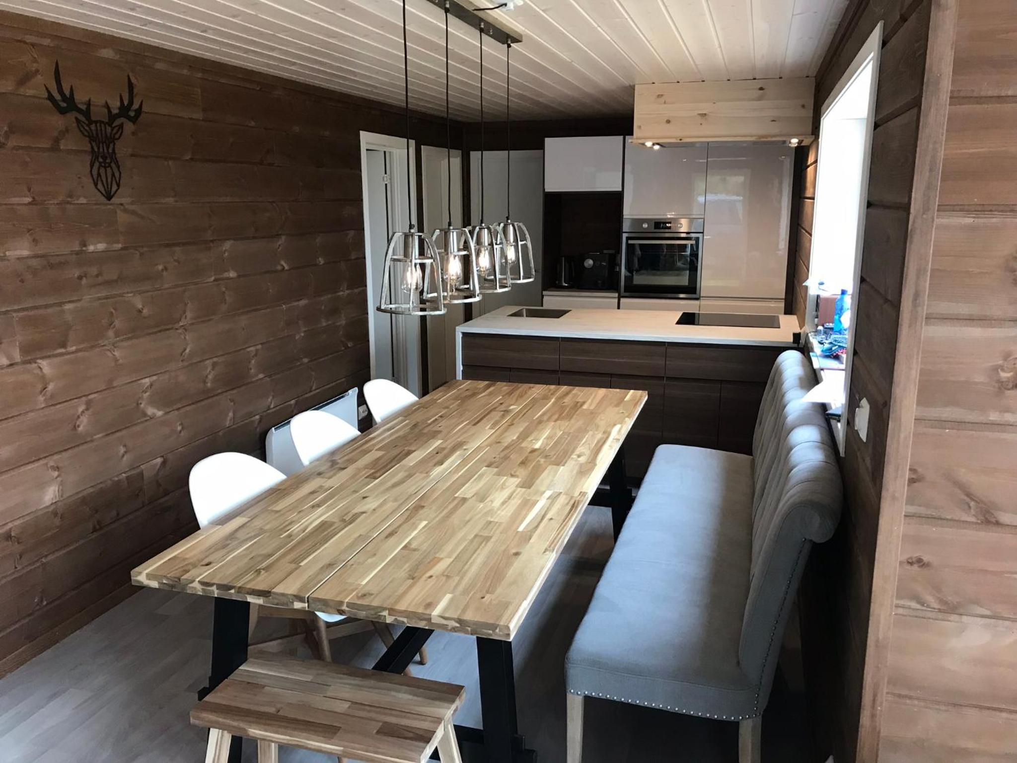 Five-Bedroom House - Photo 19