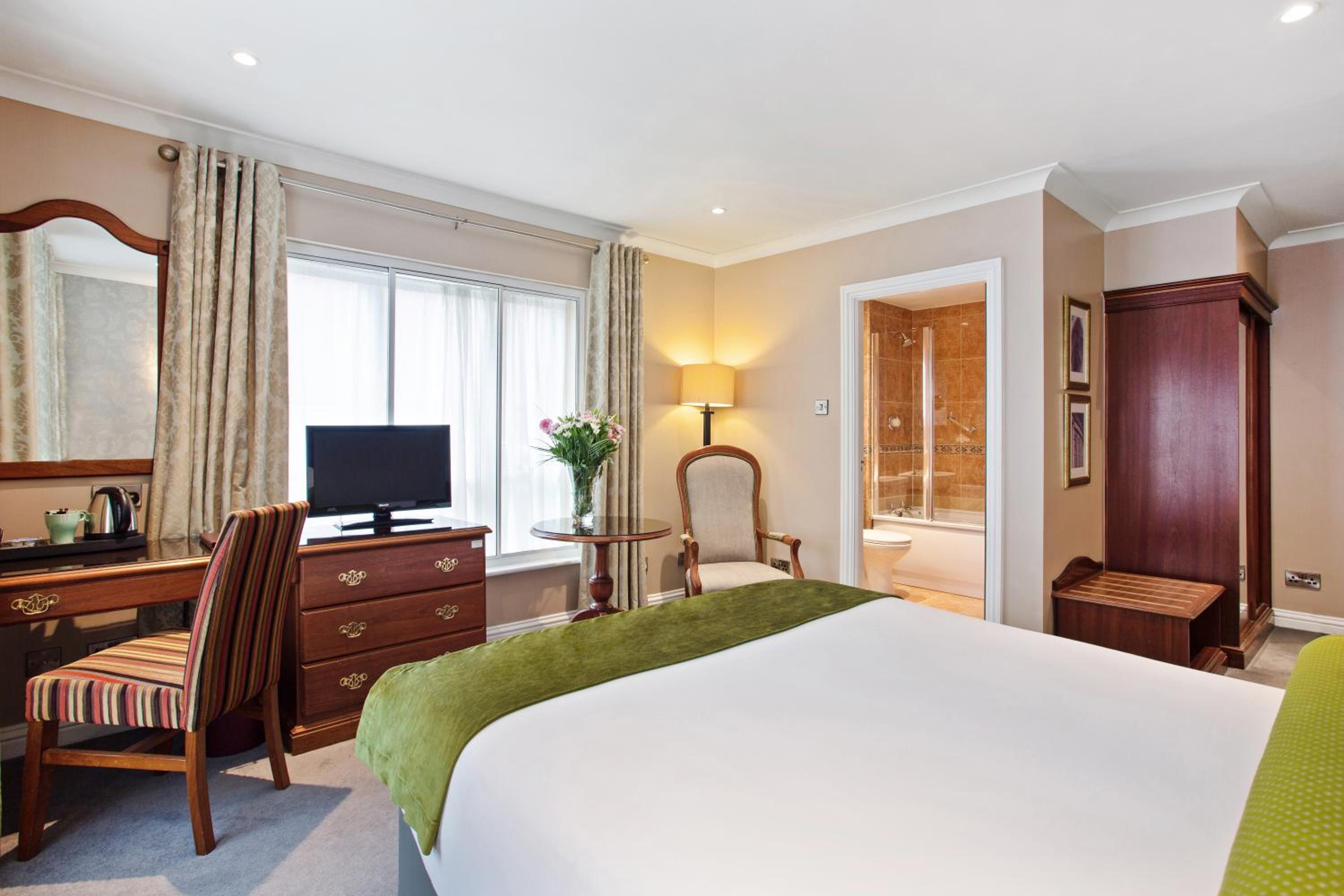 Double Room thumbnail 5