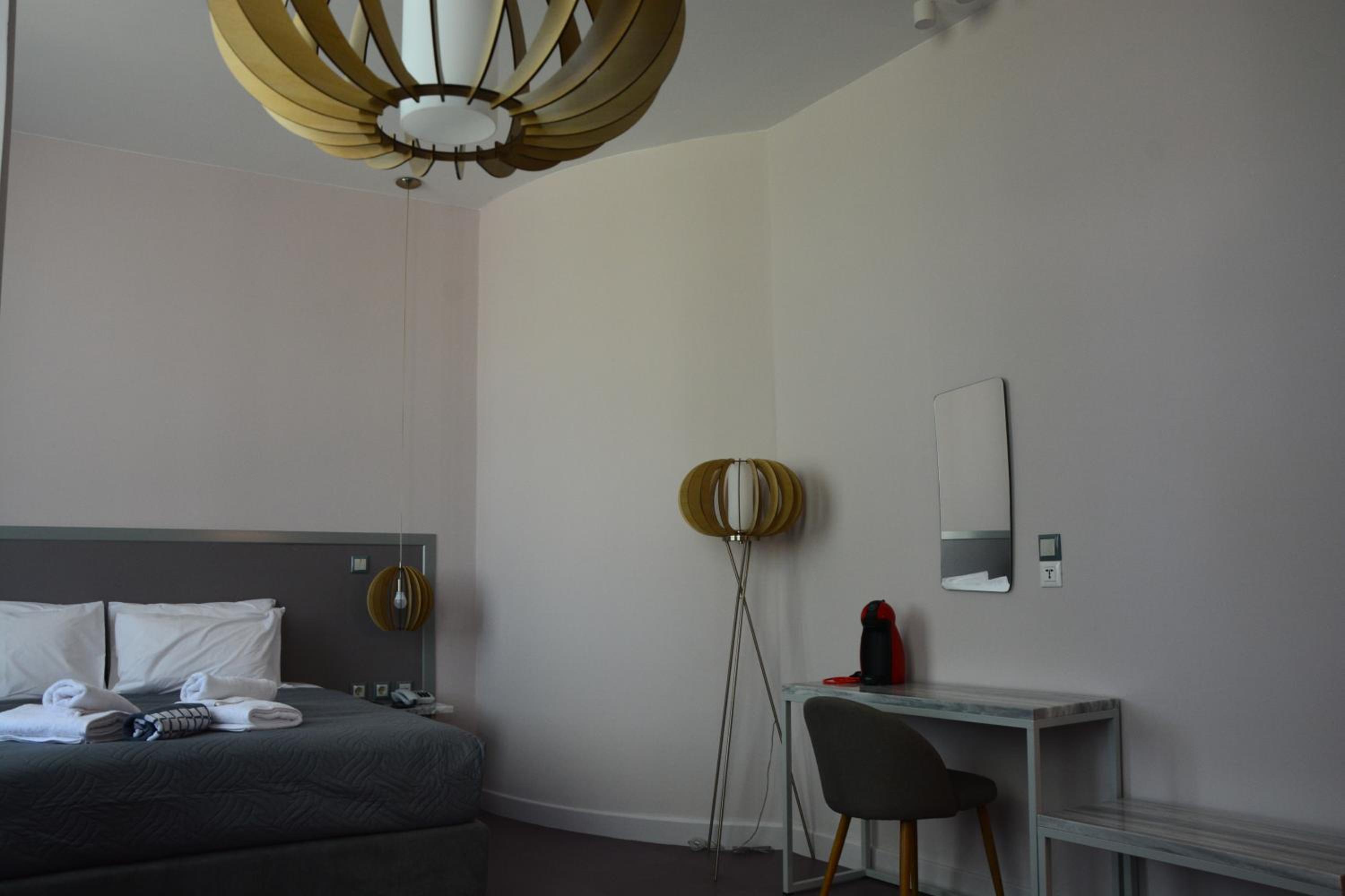 Standard Suite - Photo 16