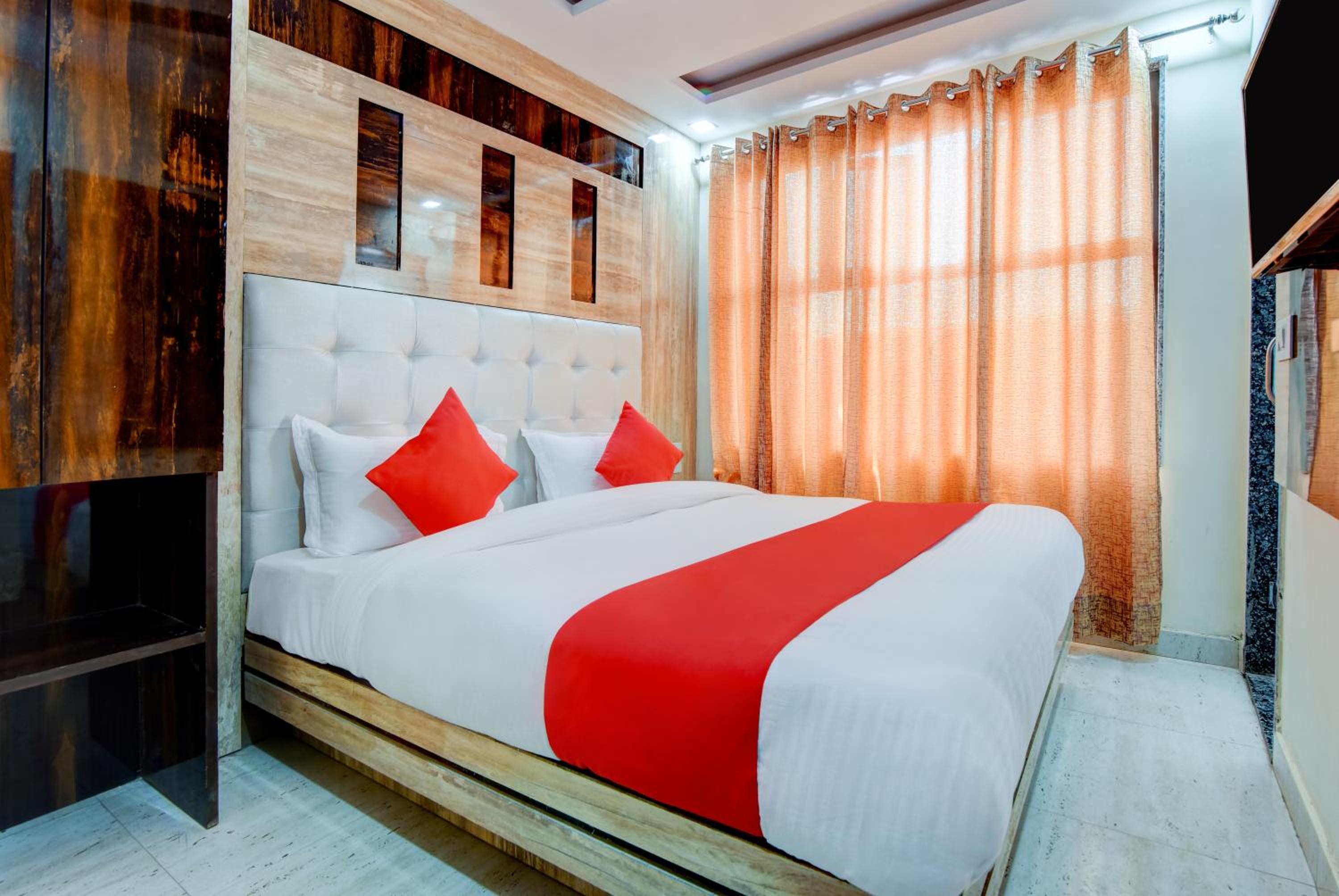 Standard Double Room - Photo 8