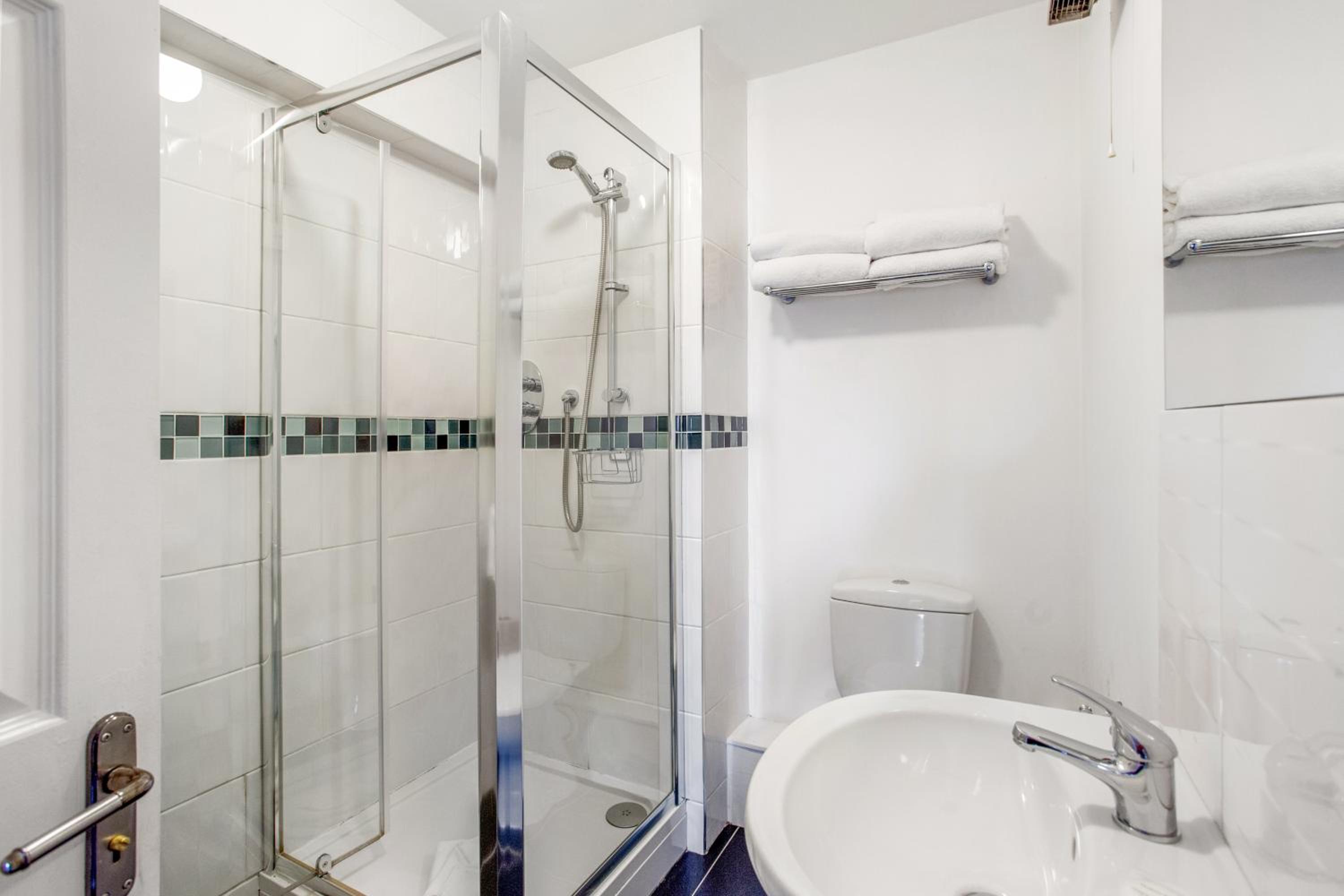 One-Bedroom Apartment (4 Adults)